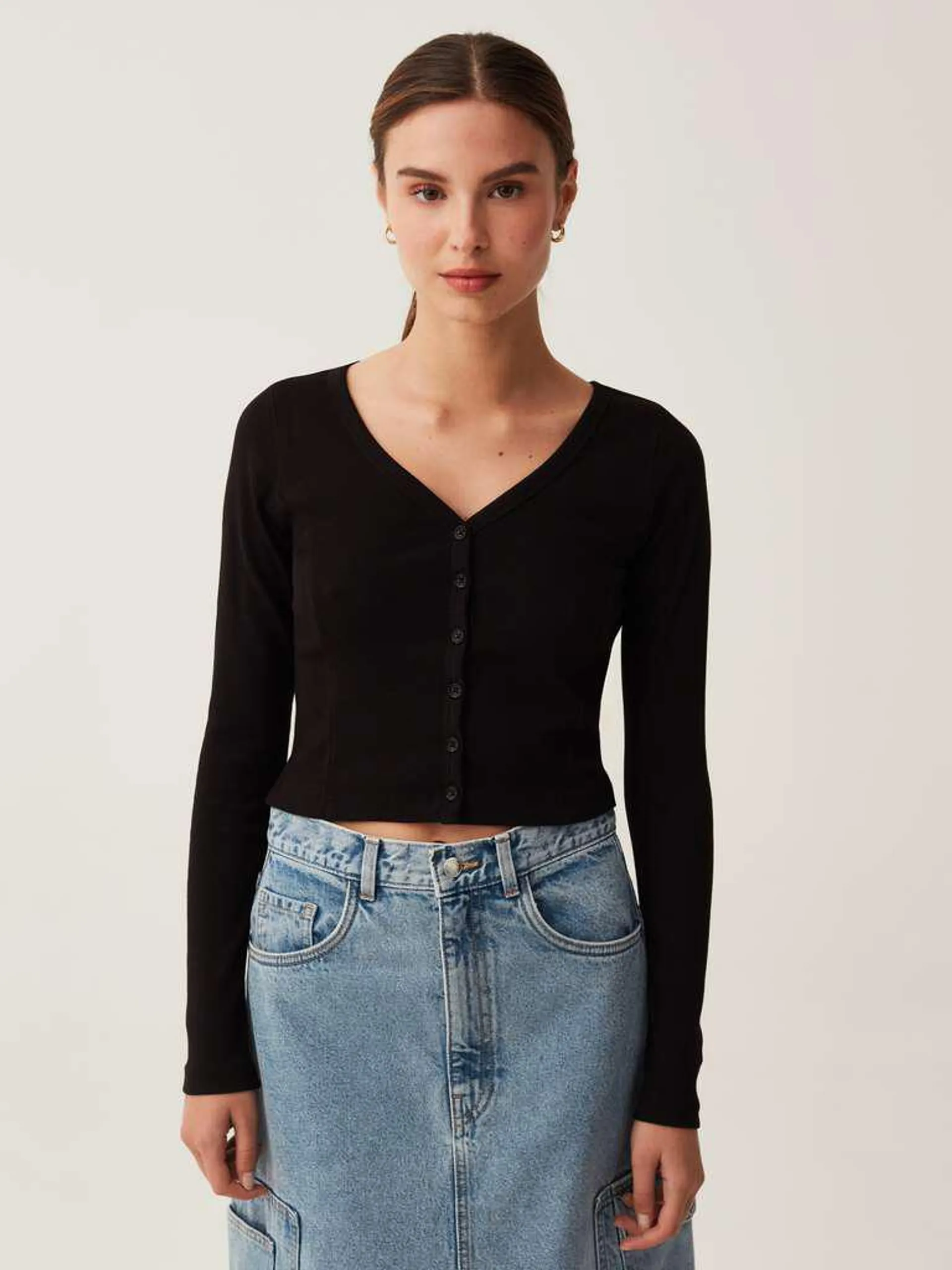 Black Long-sleeved cropped T-shirt with buttons