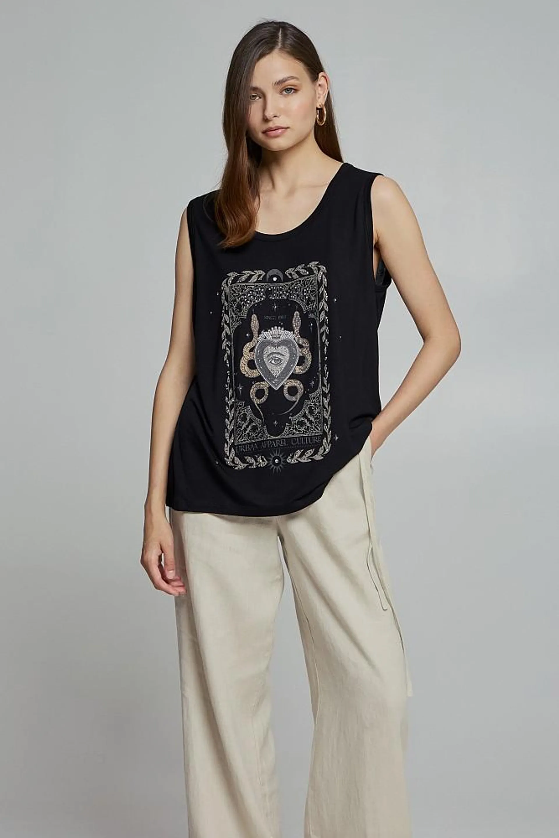 Sleeveless blouse with print