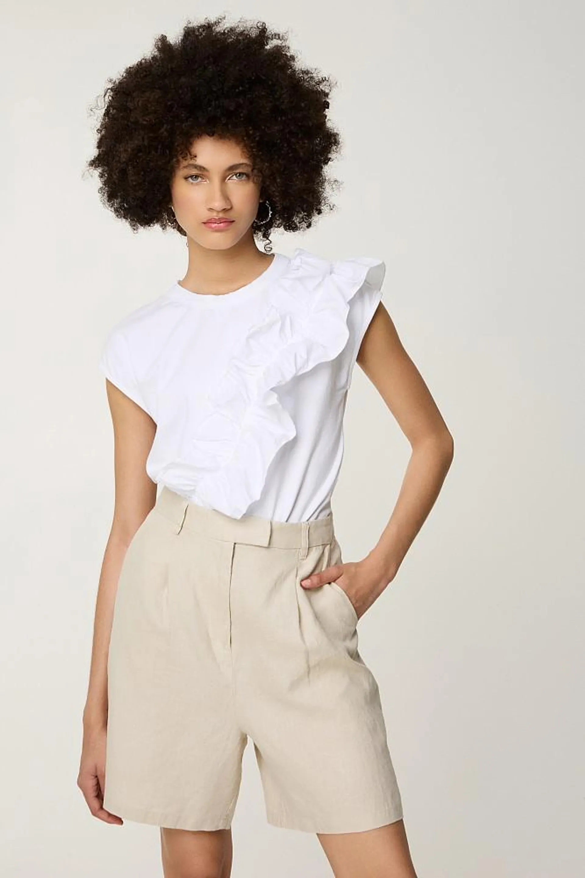 Sleeveless blouse with ruffle