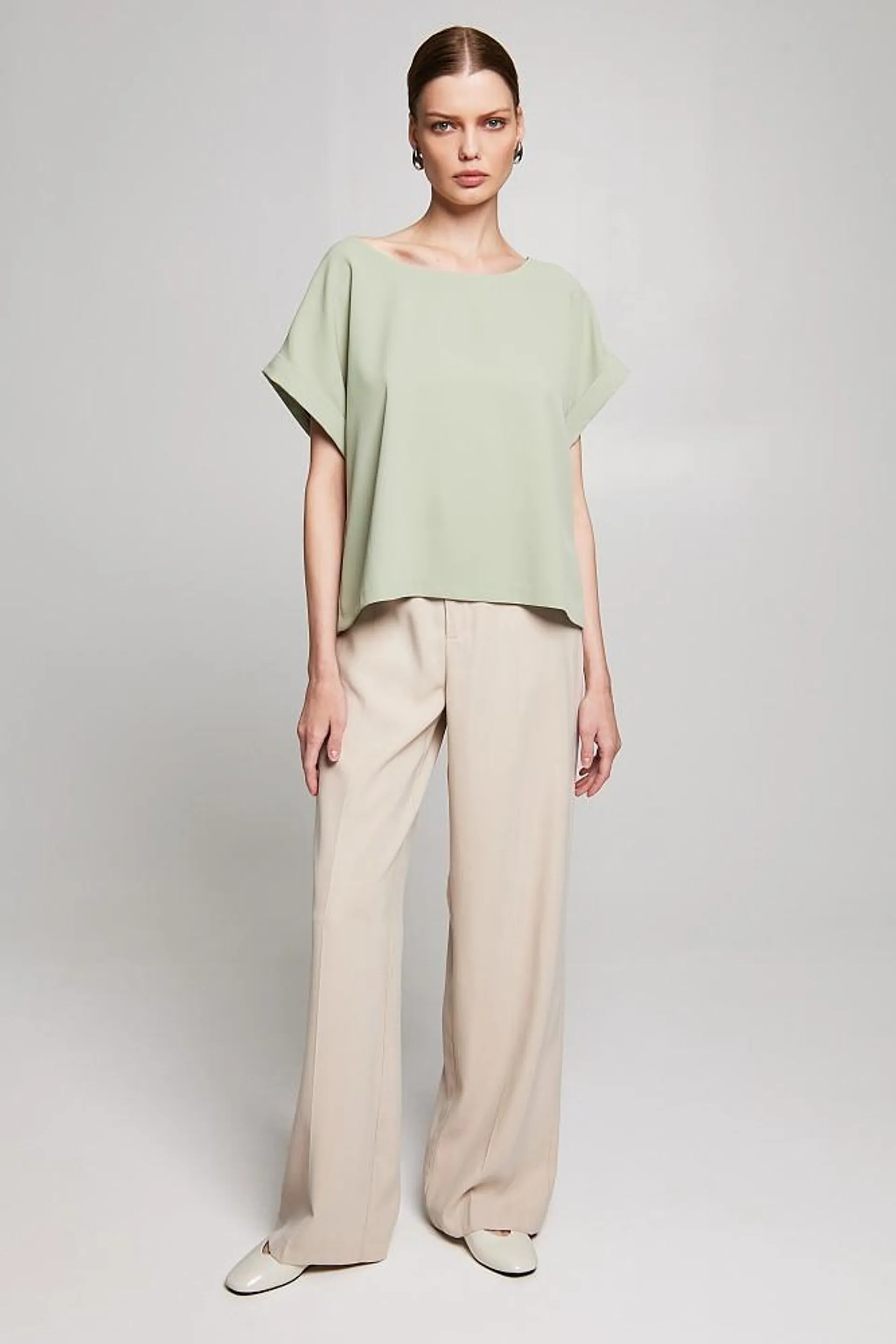 Keyhole shortsleeve blouse