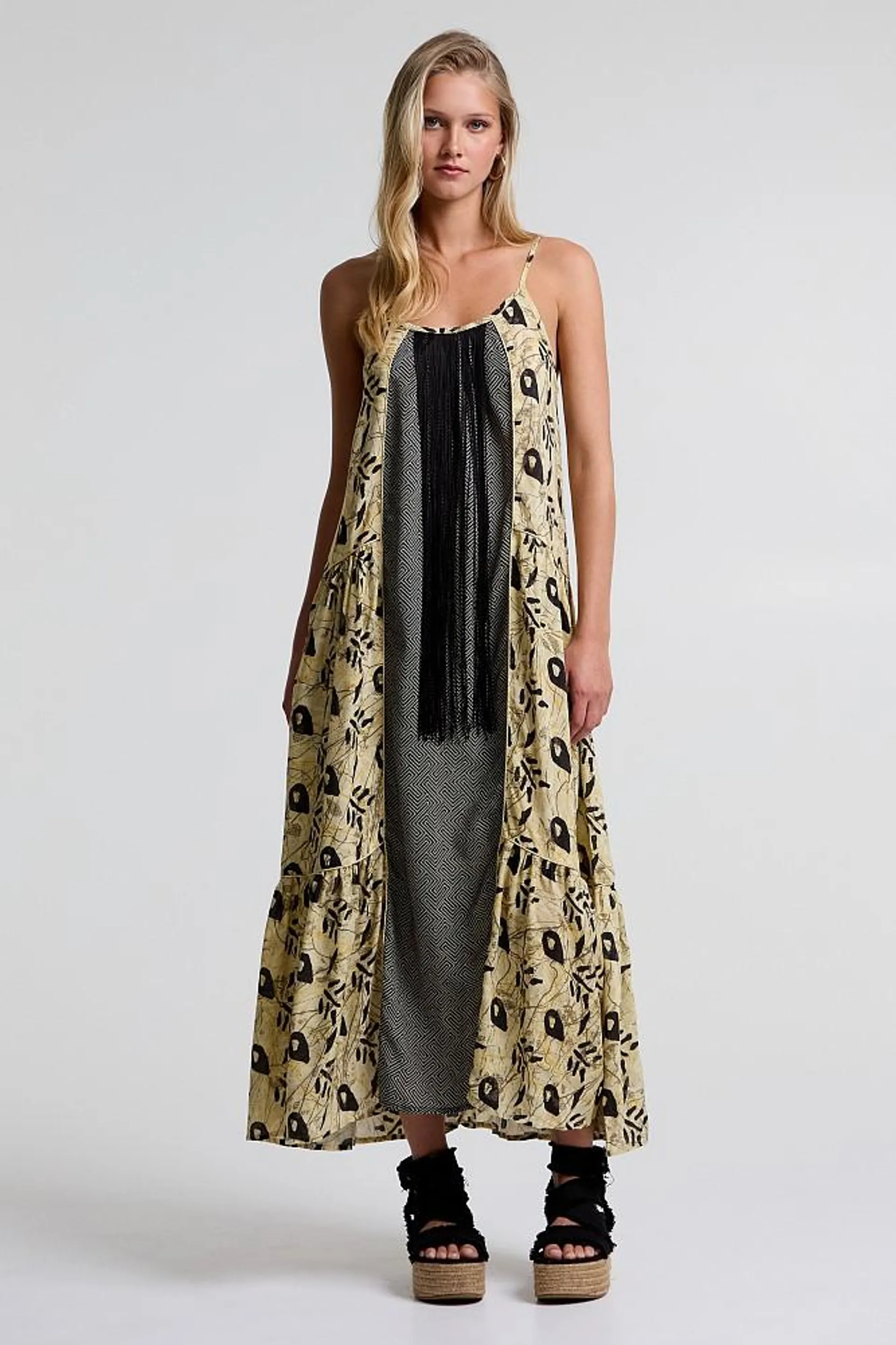 Maxi dress with fringes