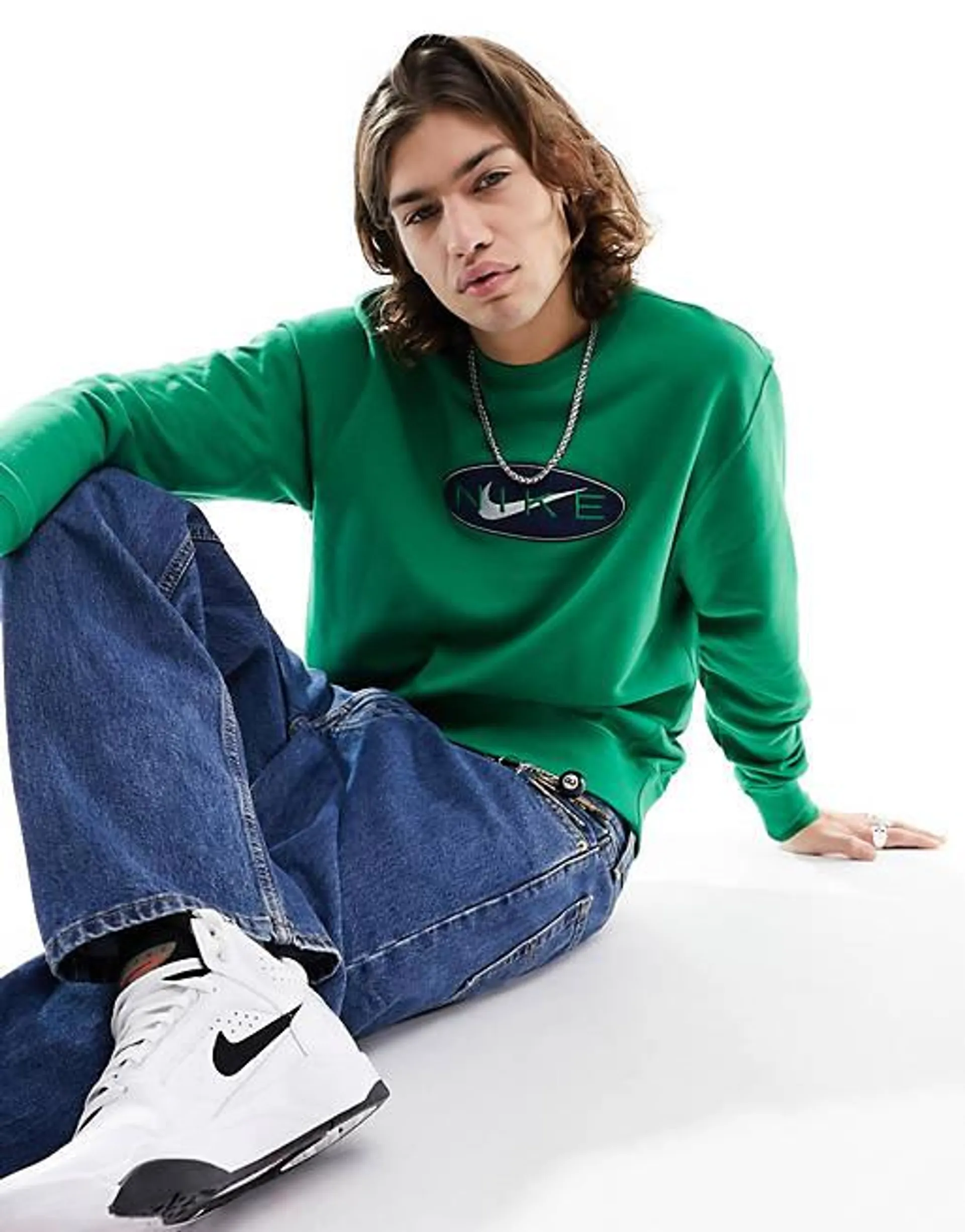 Nike chest logo sweatshirt in green