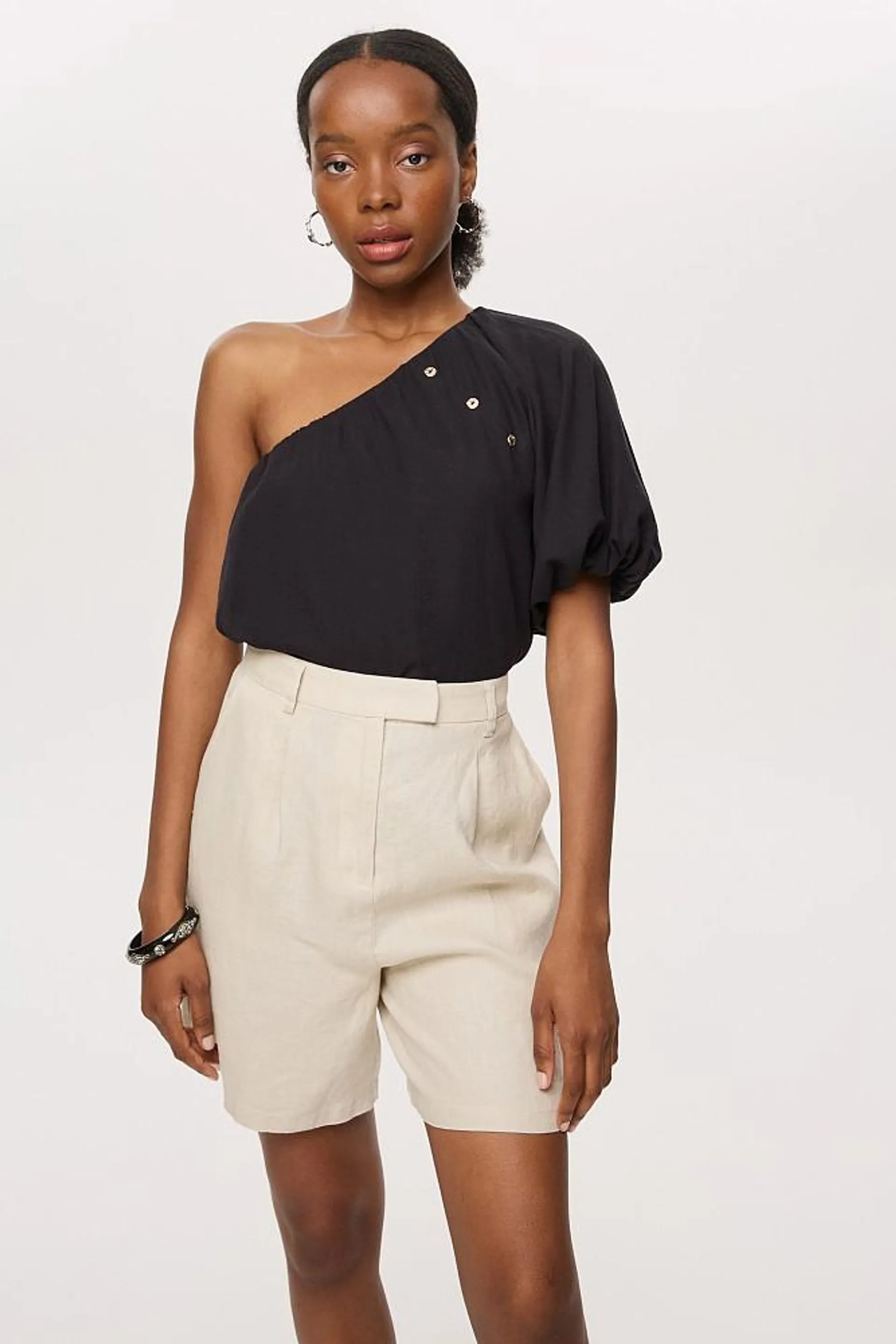 One shoulder crop top