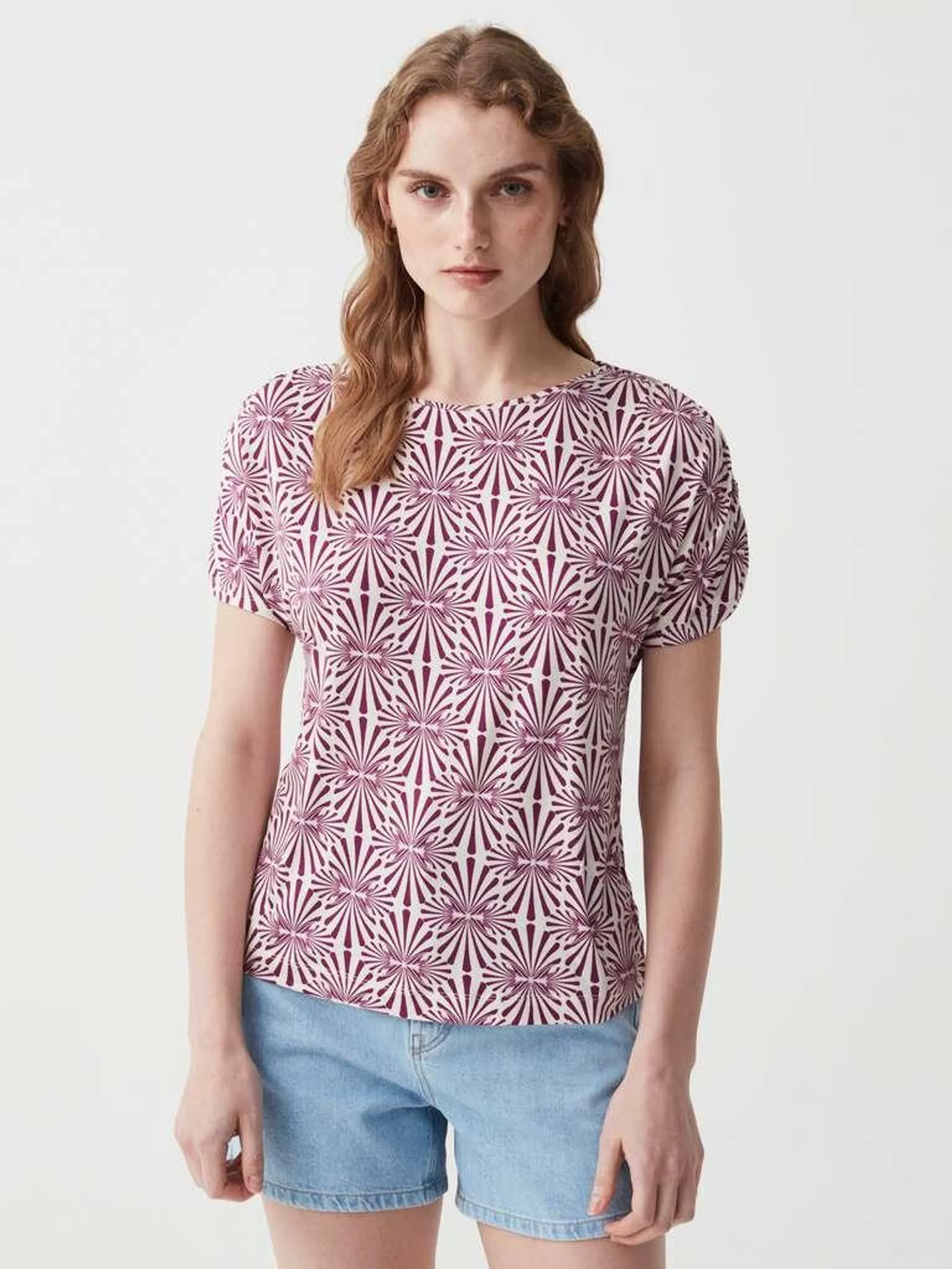 White/Purple Printed t-shirt with gathering