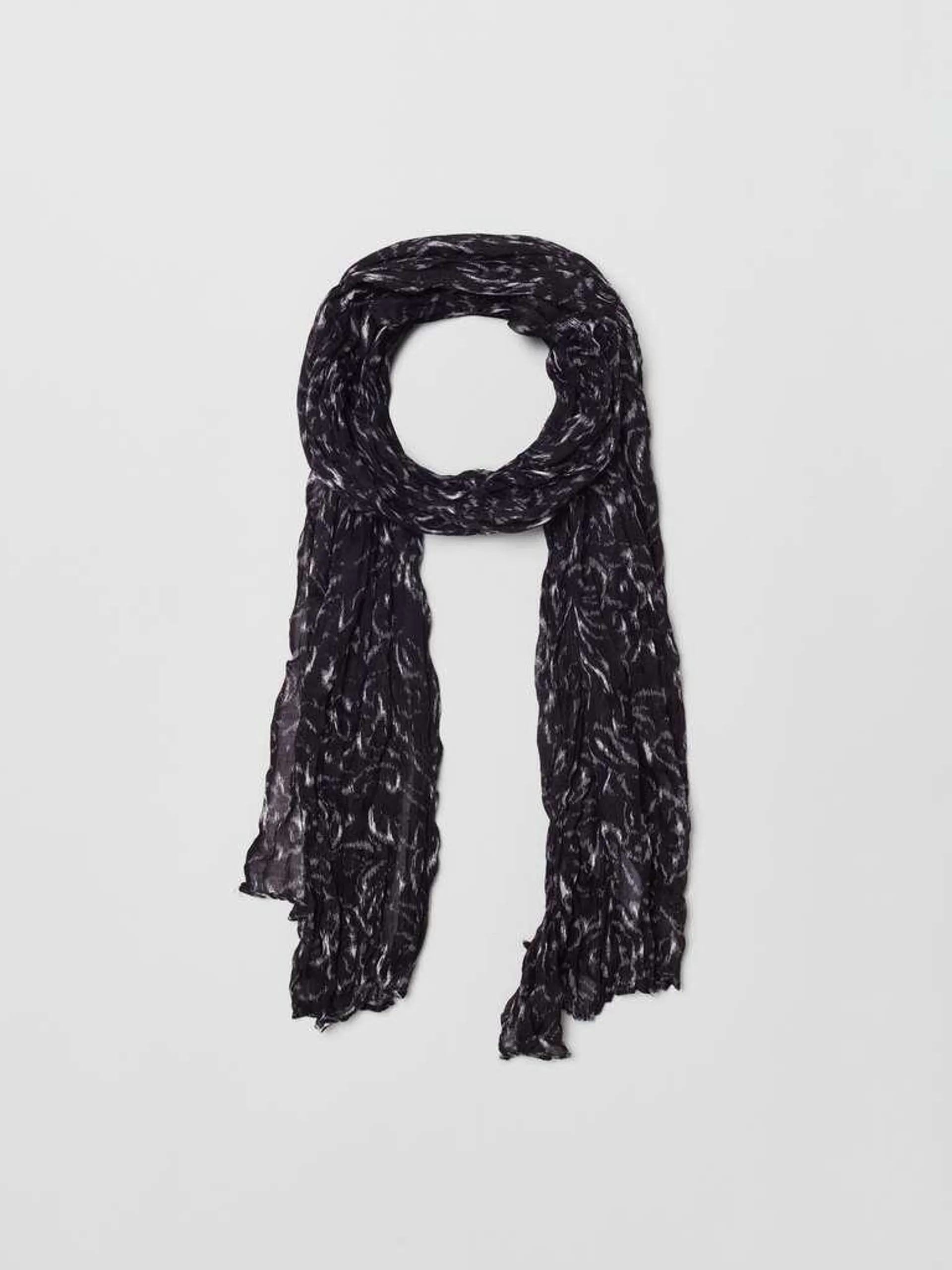 Black/White Crinkled scarf