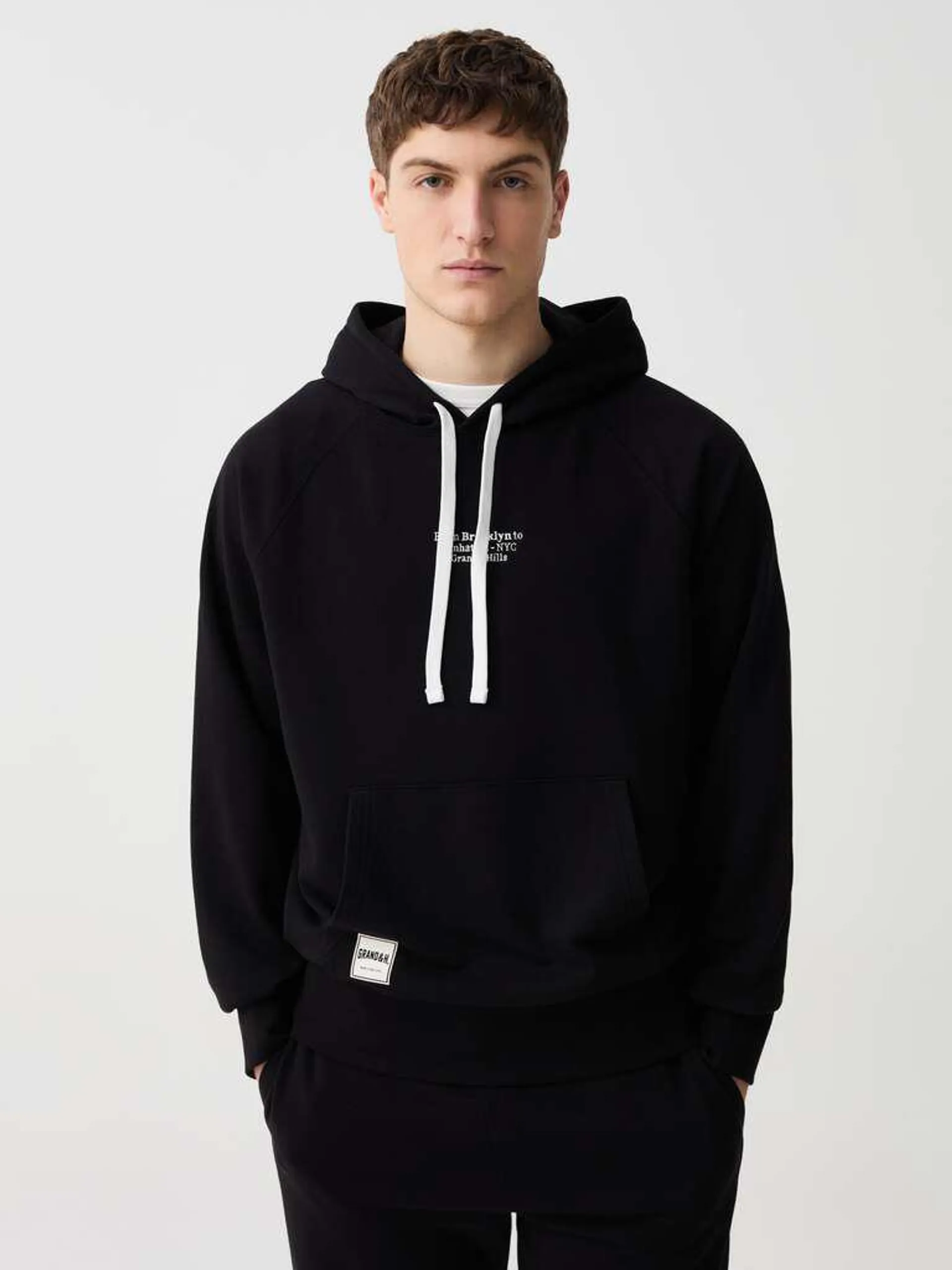 Black Oversized sweatshirt with hood and pocket