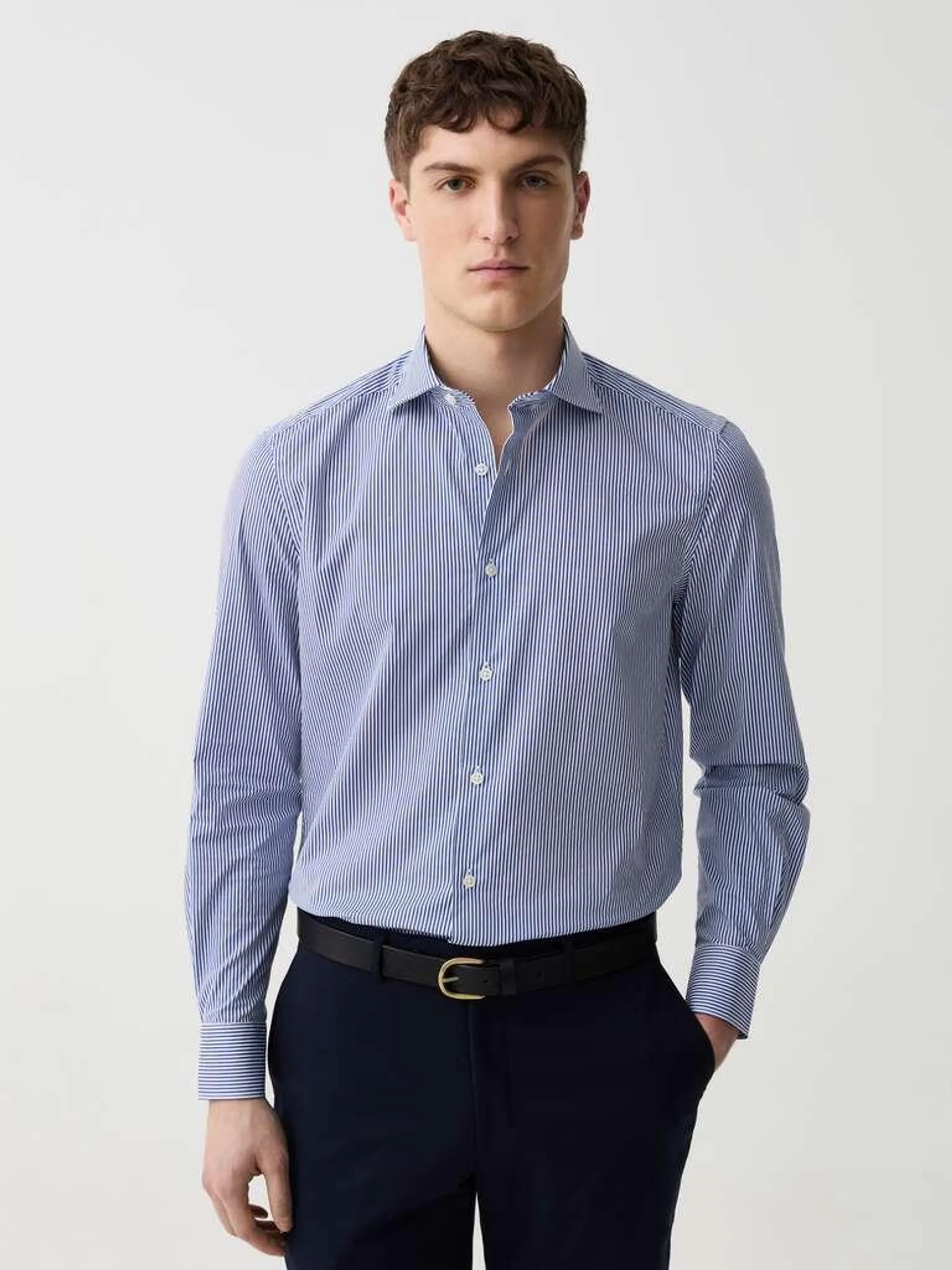 White/Blue Slim-fit shirt with thin stripes