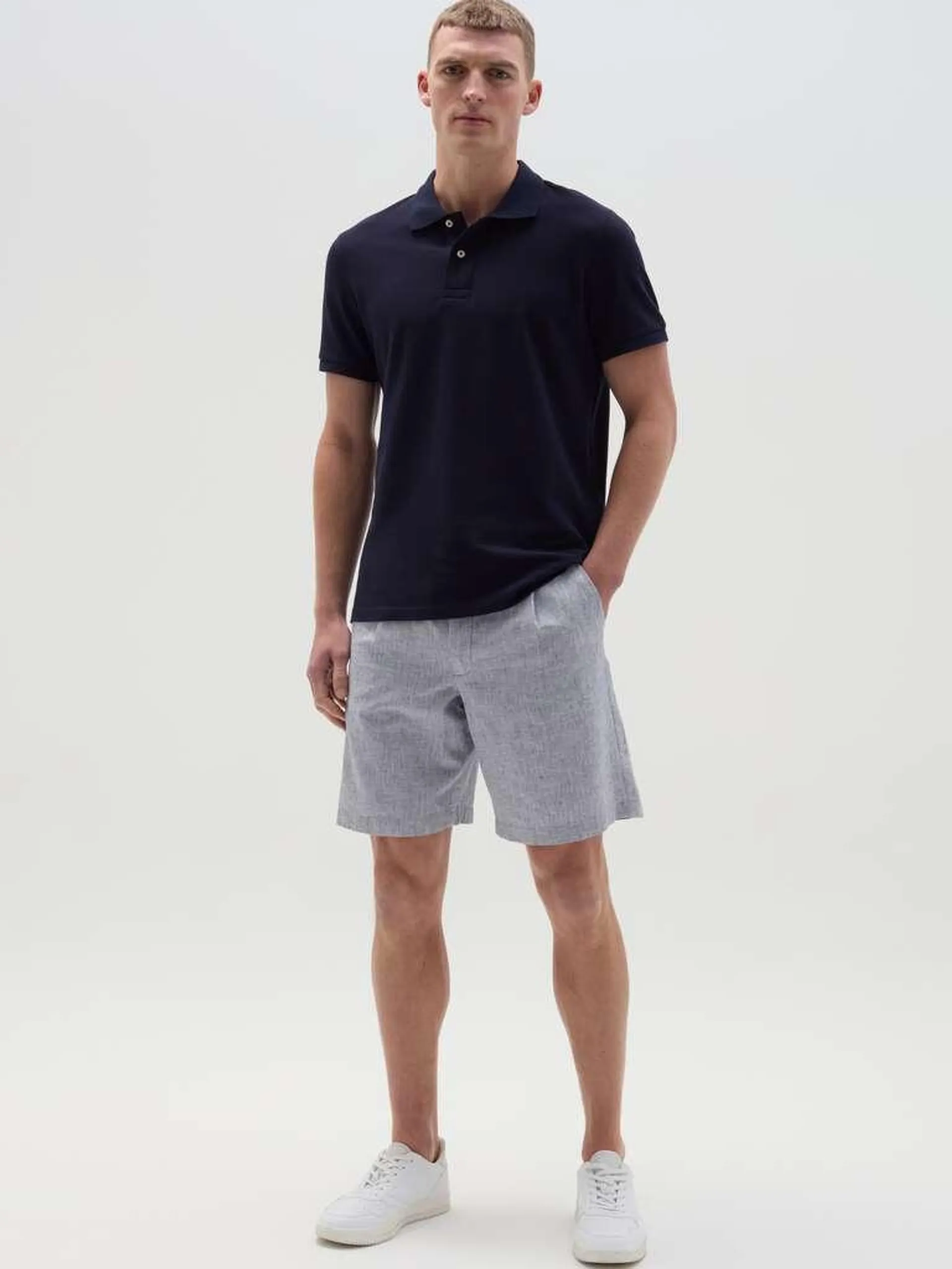 Navy Blue Chino Bermuda shorts with darts in cotton and linen