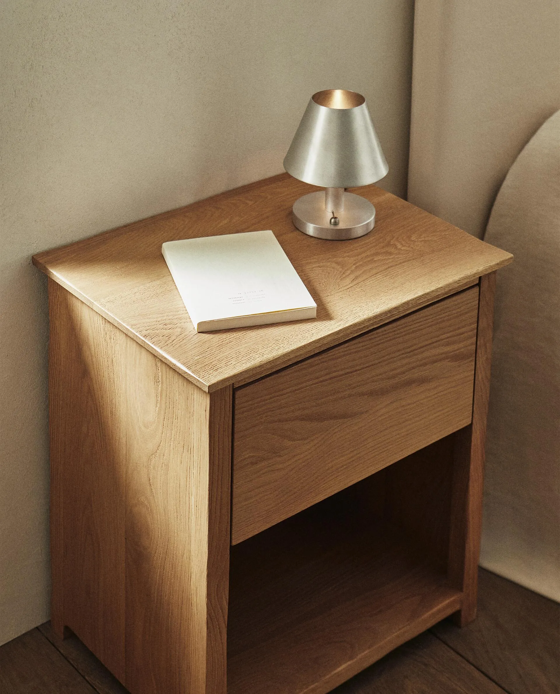 OAK WOOD BEDSIDE TABLE