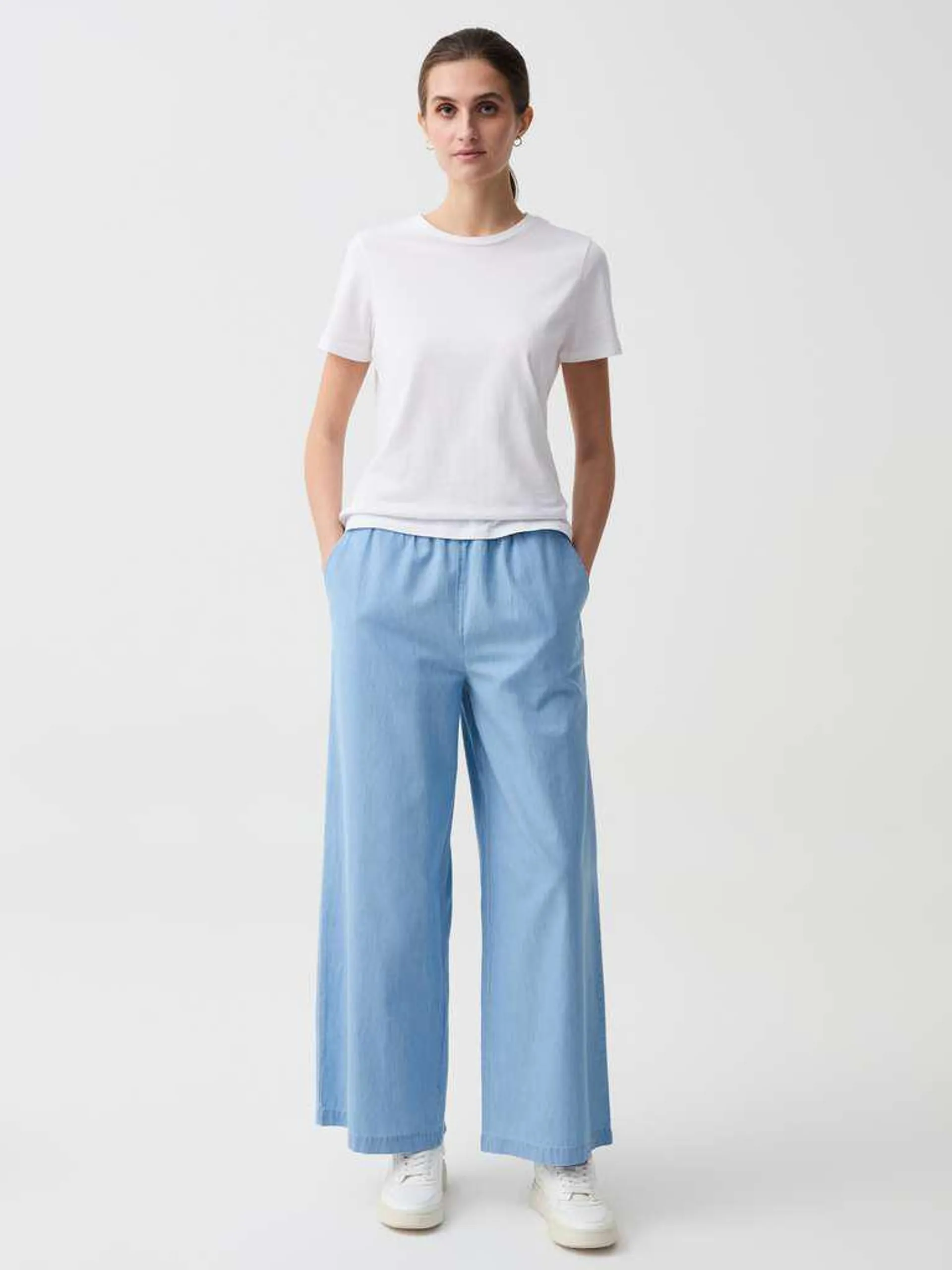 Light Wash Wide-leg jeans in fluid fabric