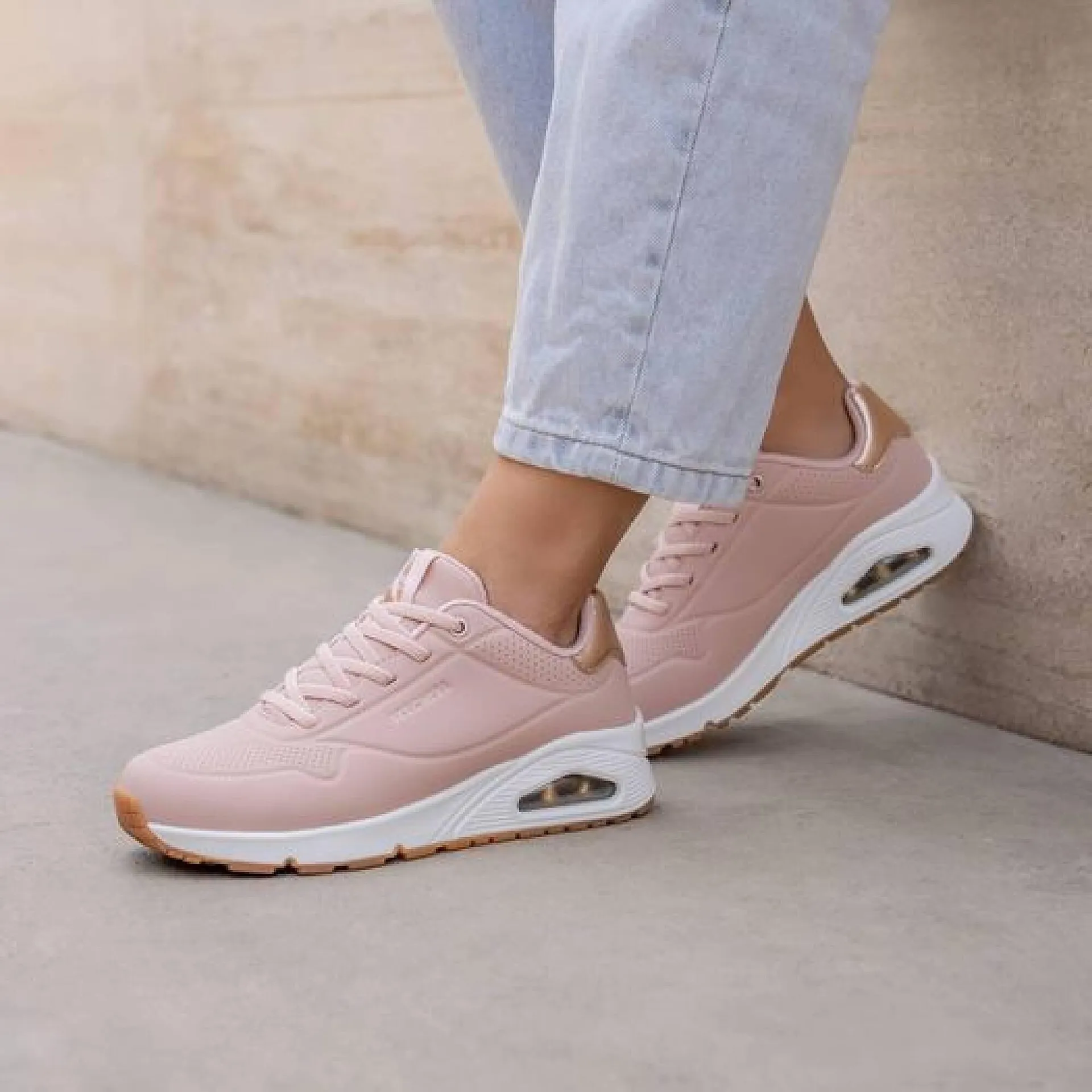 SKECHERS akciós újság - 1