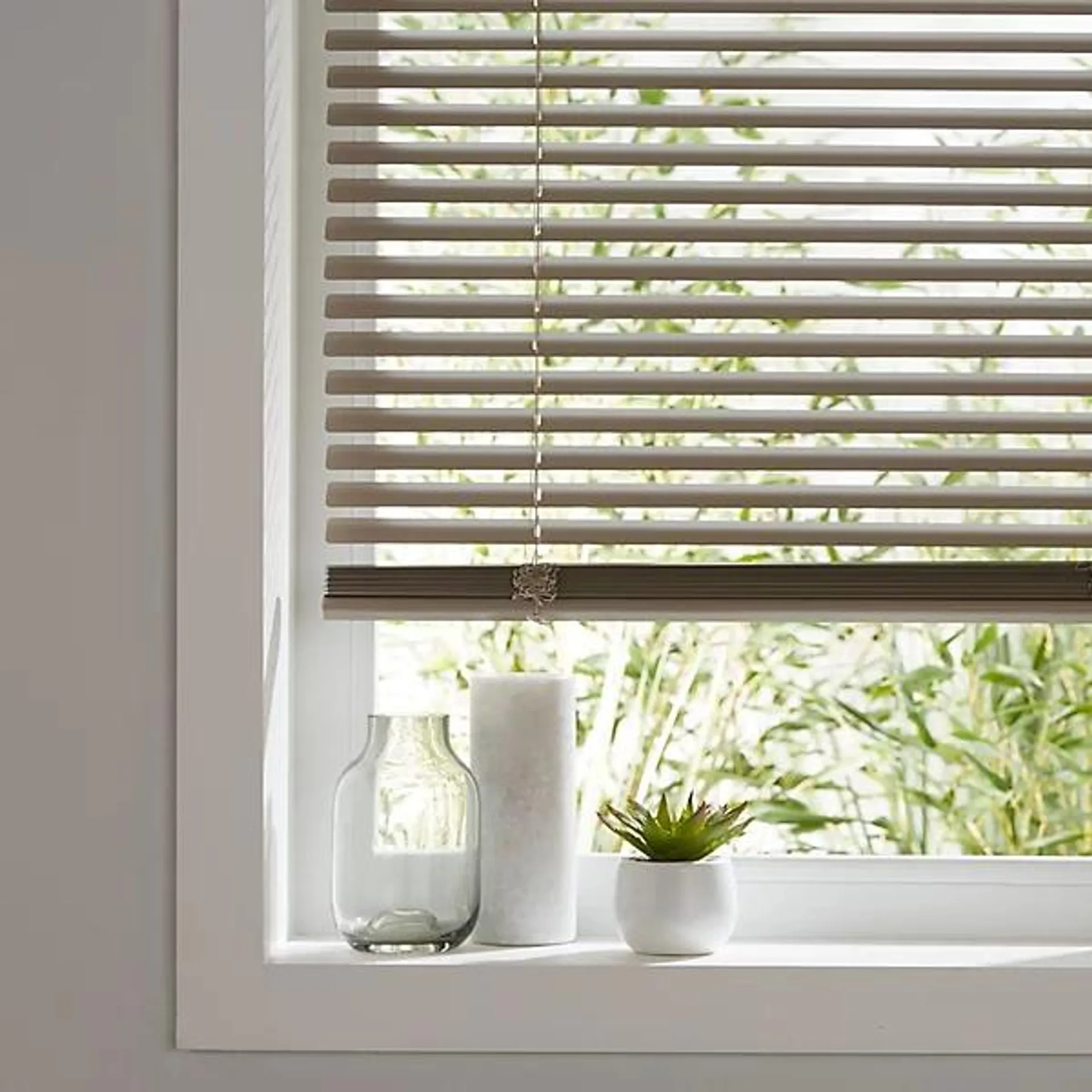 Studio Linen Aluminium Venetian Blind (W)160cm (L)180cm