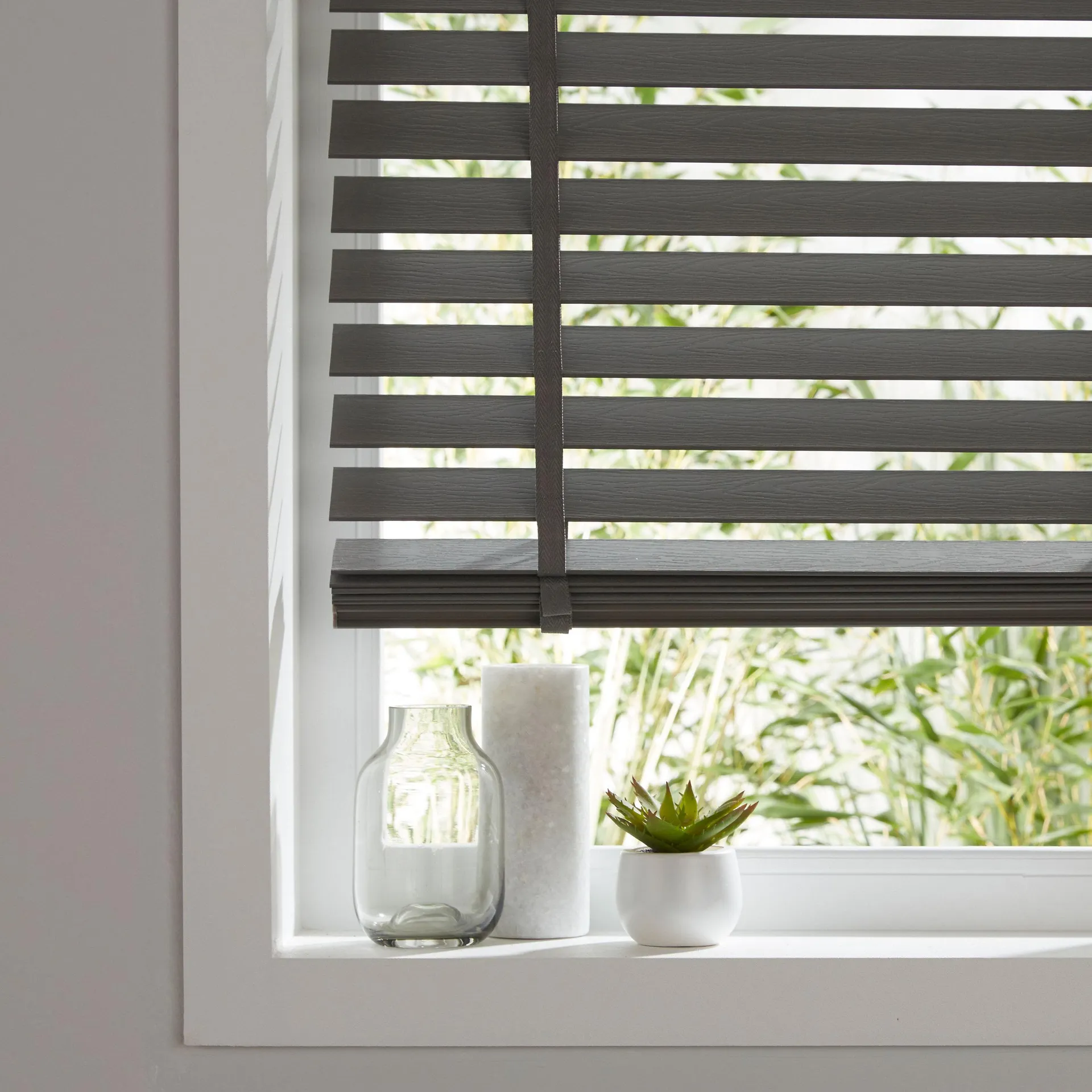 Lone Grey Woodgrain effect PVC Venetian Blind (W)120cm (L)180cm