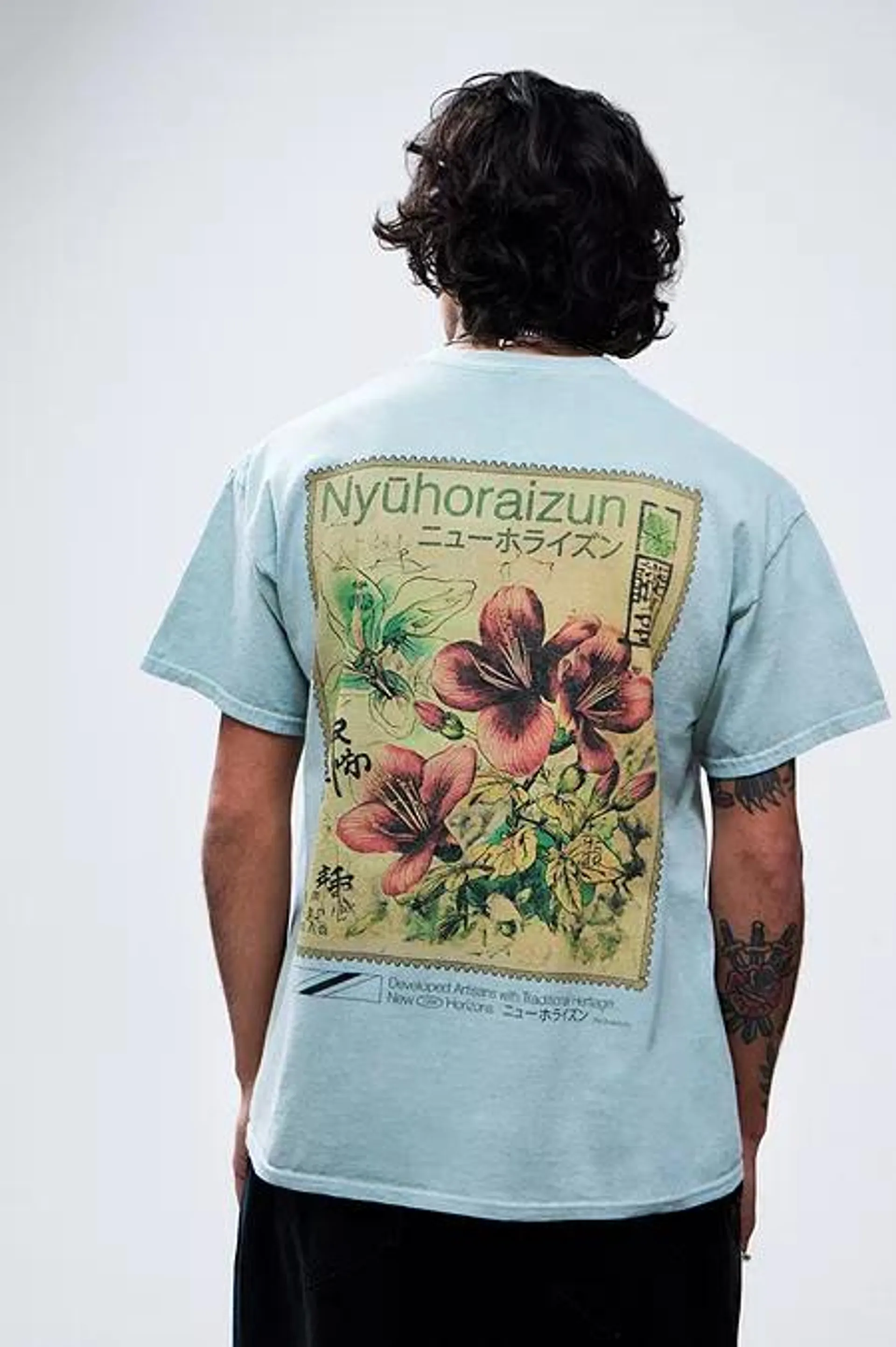 UO – Geblümtes T-Shirt „Horizon“ in Hellblau