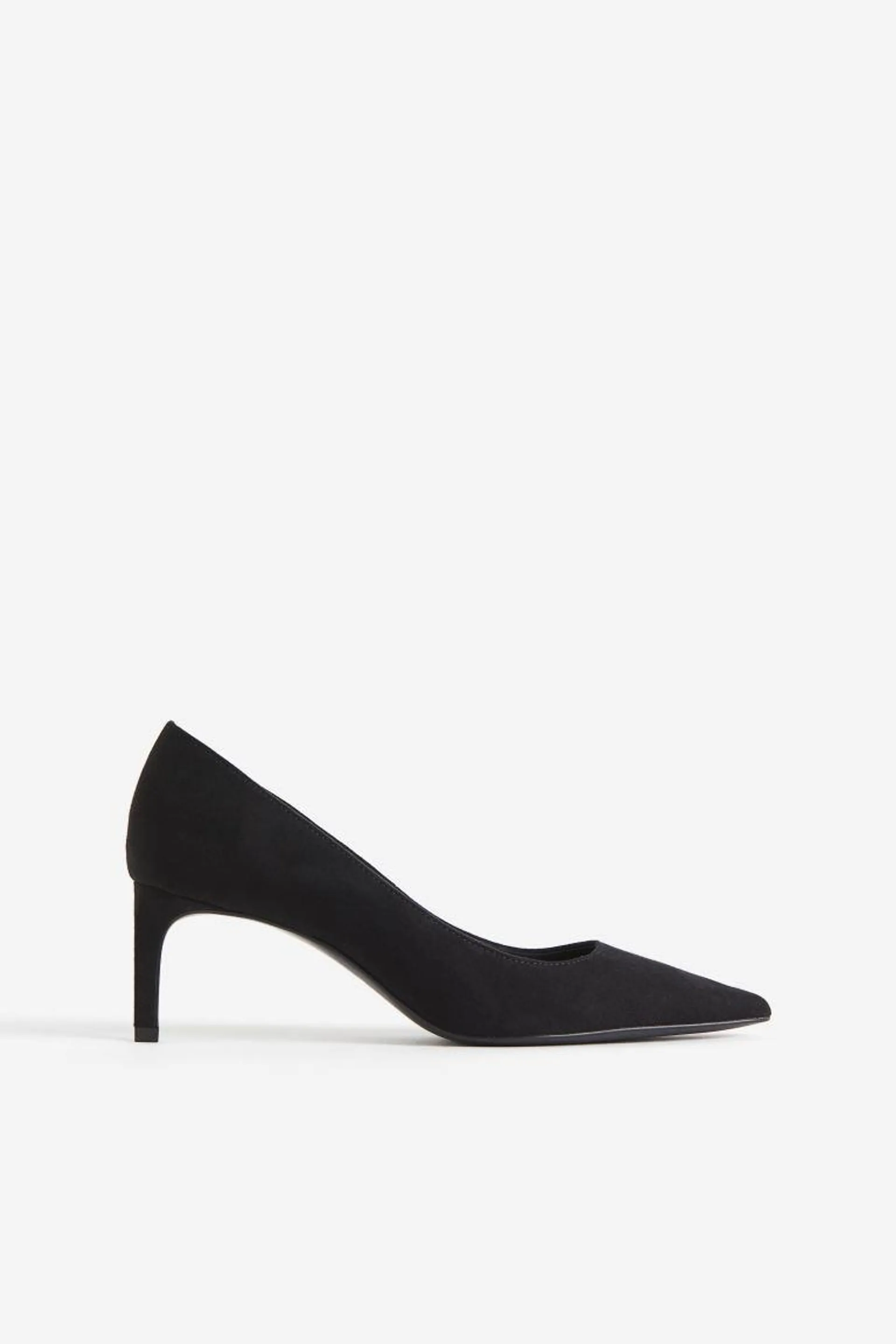 Court shoes
