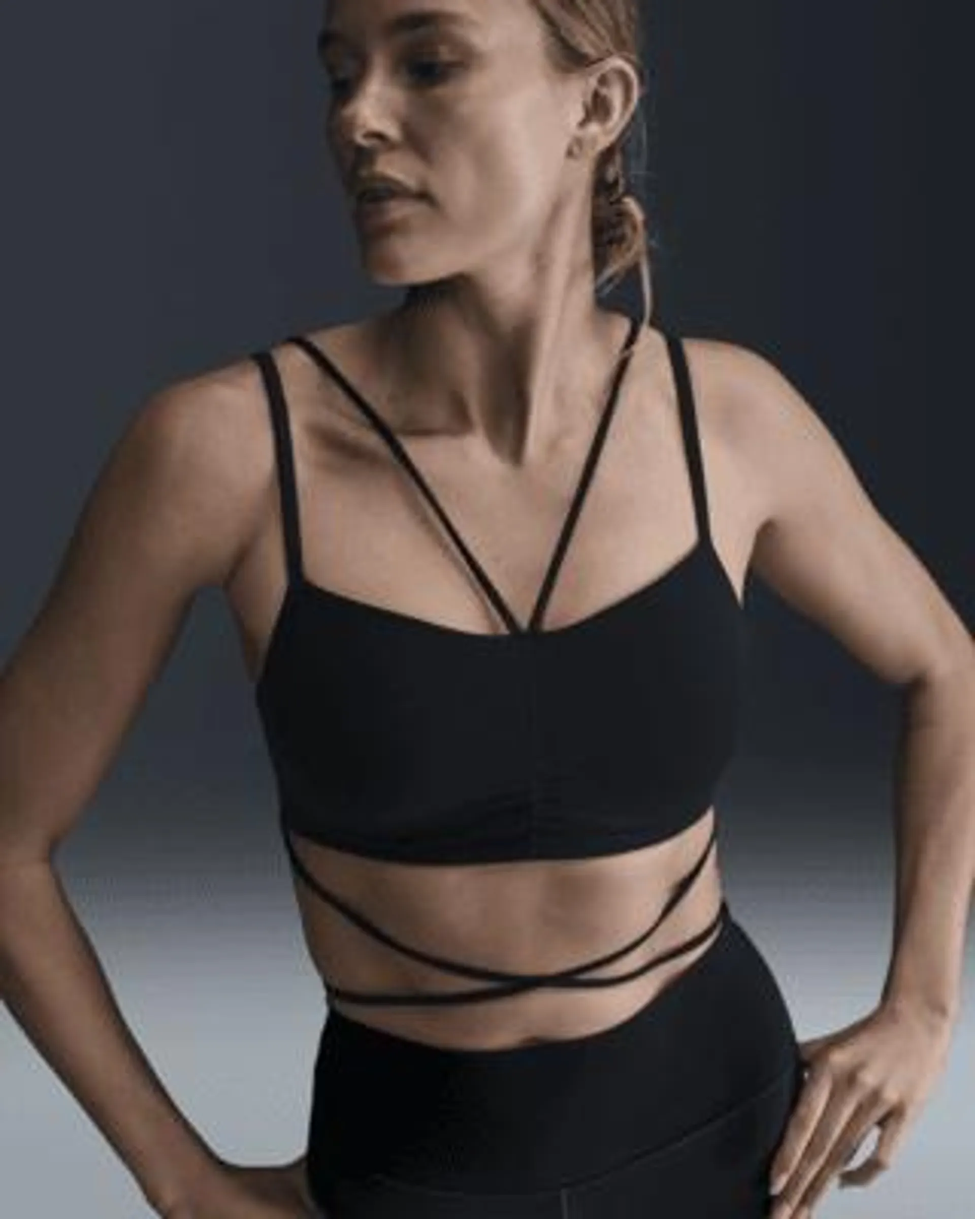 Nike Zenvy Strappy Wrap