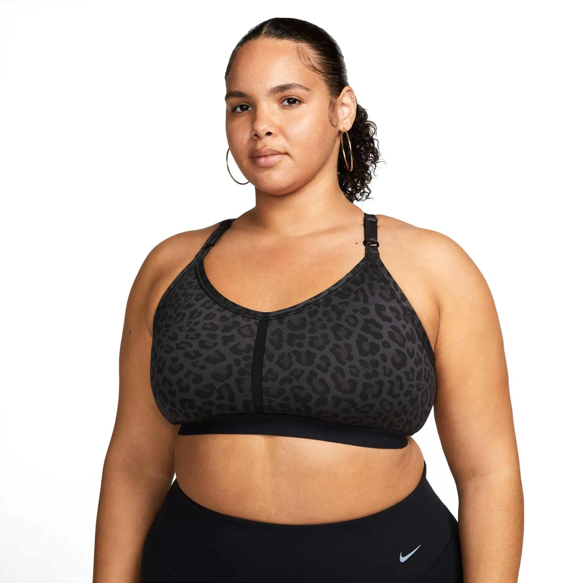 NIKE INDY WOMENS V-NECK LEOPARD PRINT SPORTS BRA (PLUS SIZE)