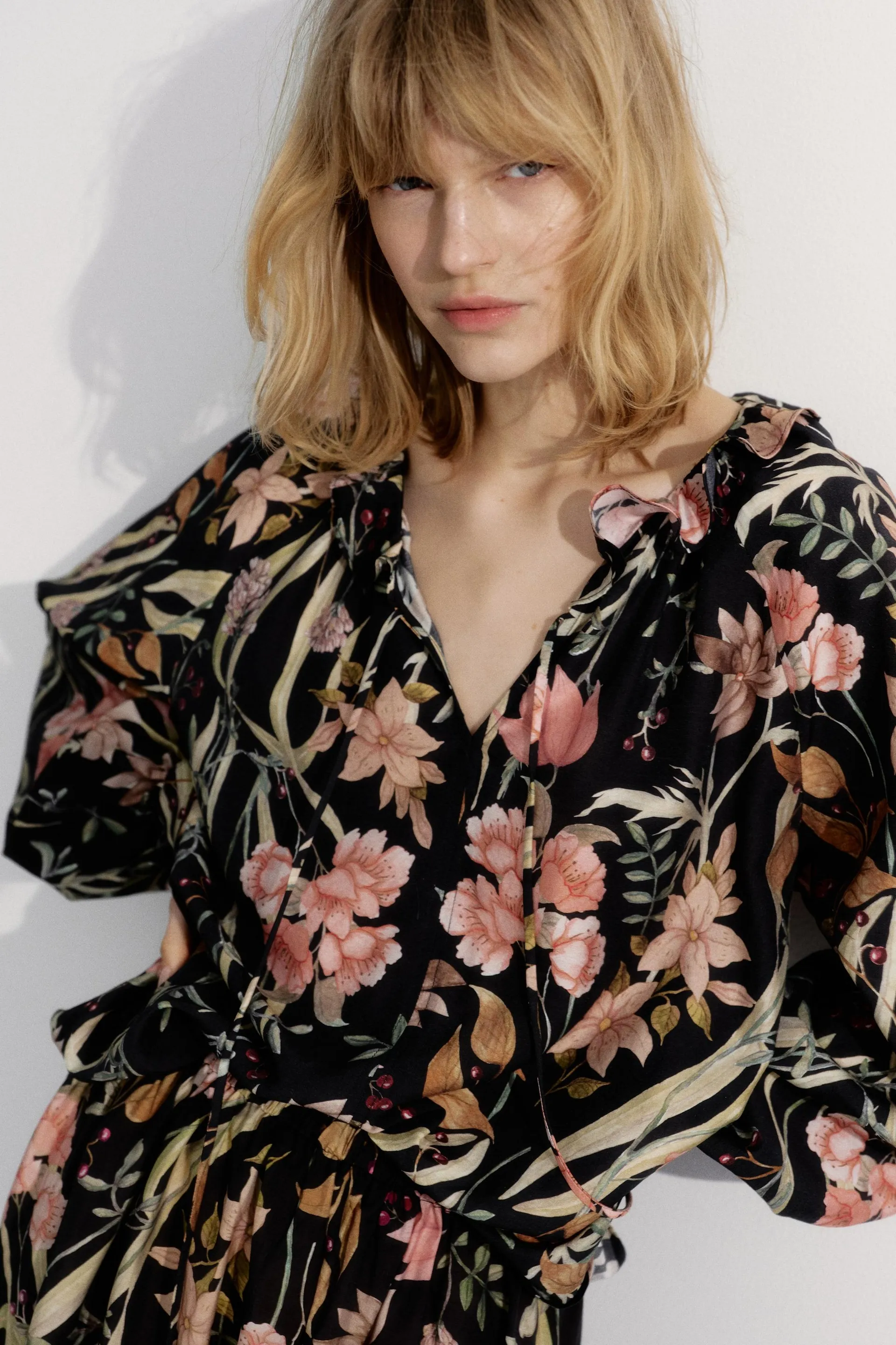 Frill-collar blouse