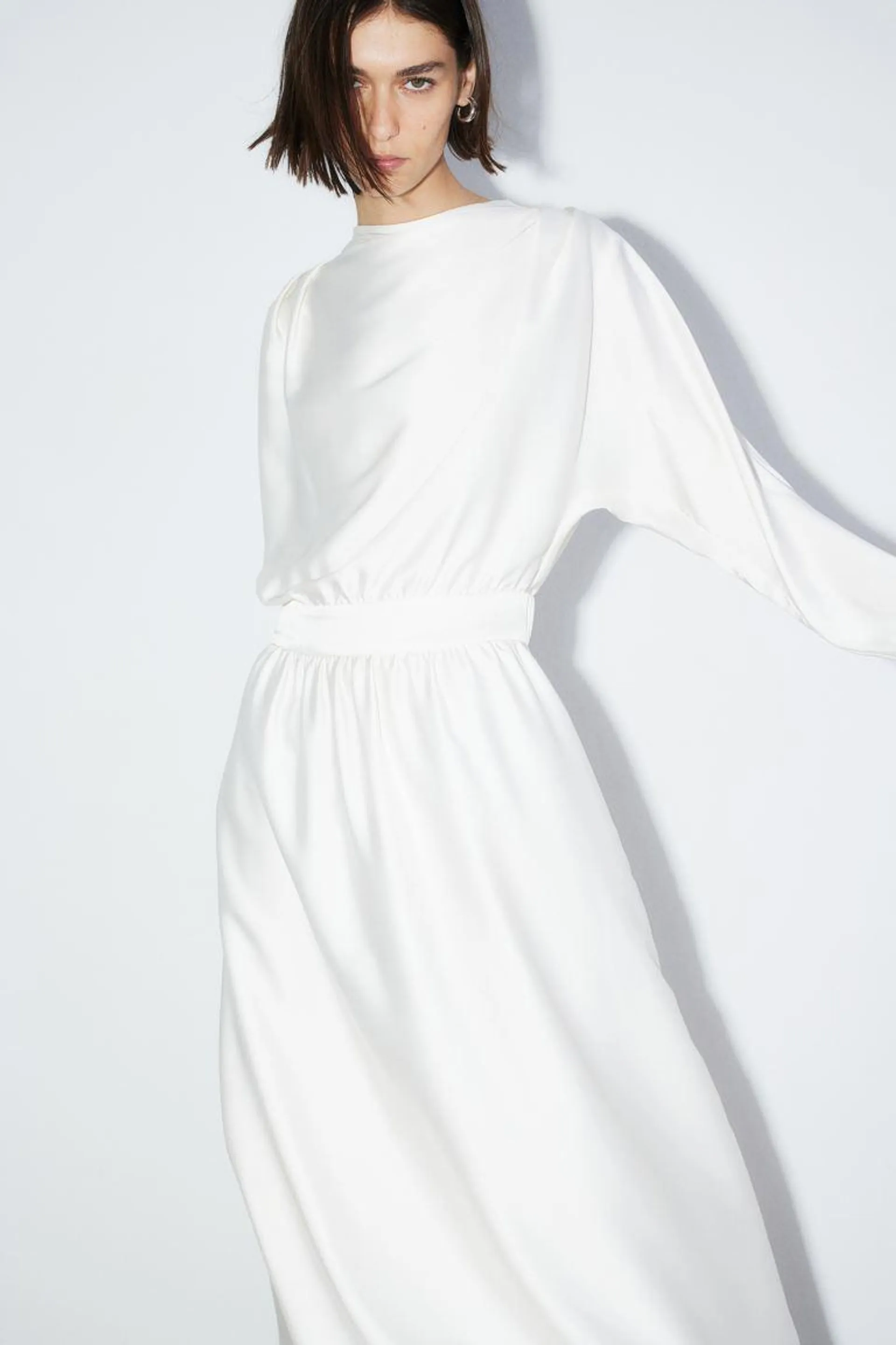 Fitted satin dress