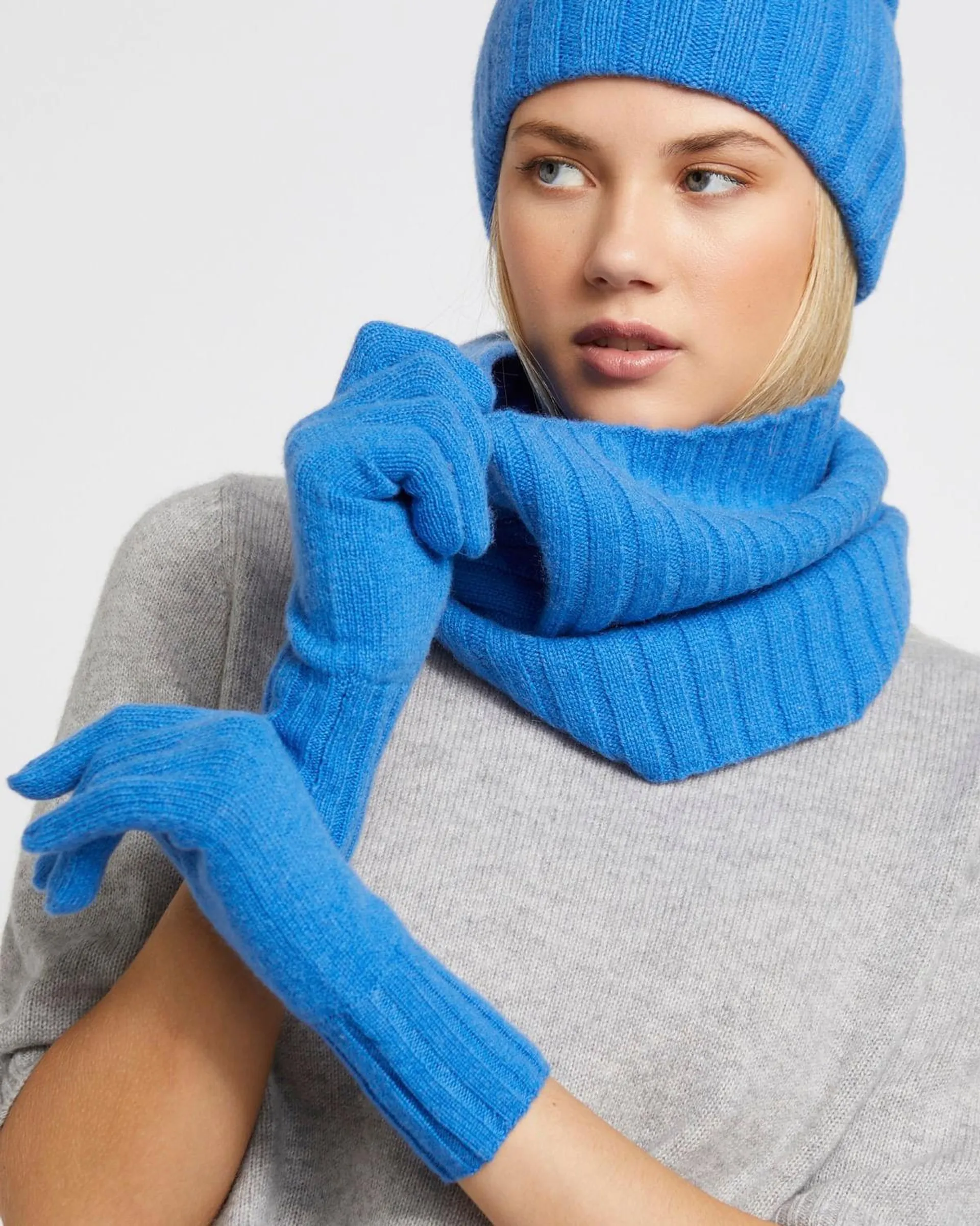 Carolyn Donnelly The Edit Blue 100% Cashmere Gloves