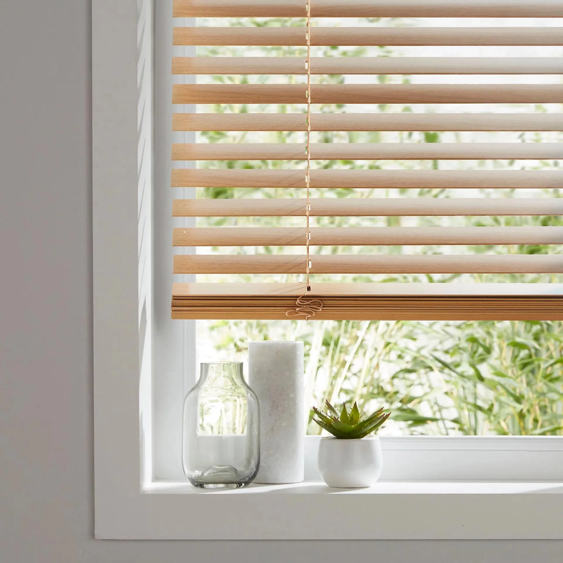 Cana Natural Oak effect Wood Venetian Blind (W)160cm (L)180cm