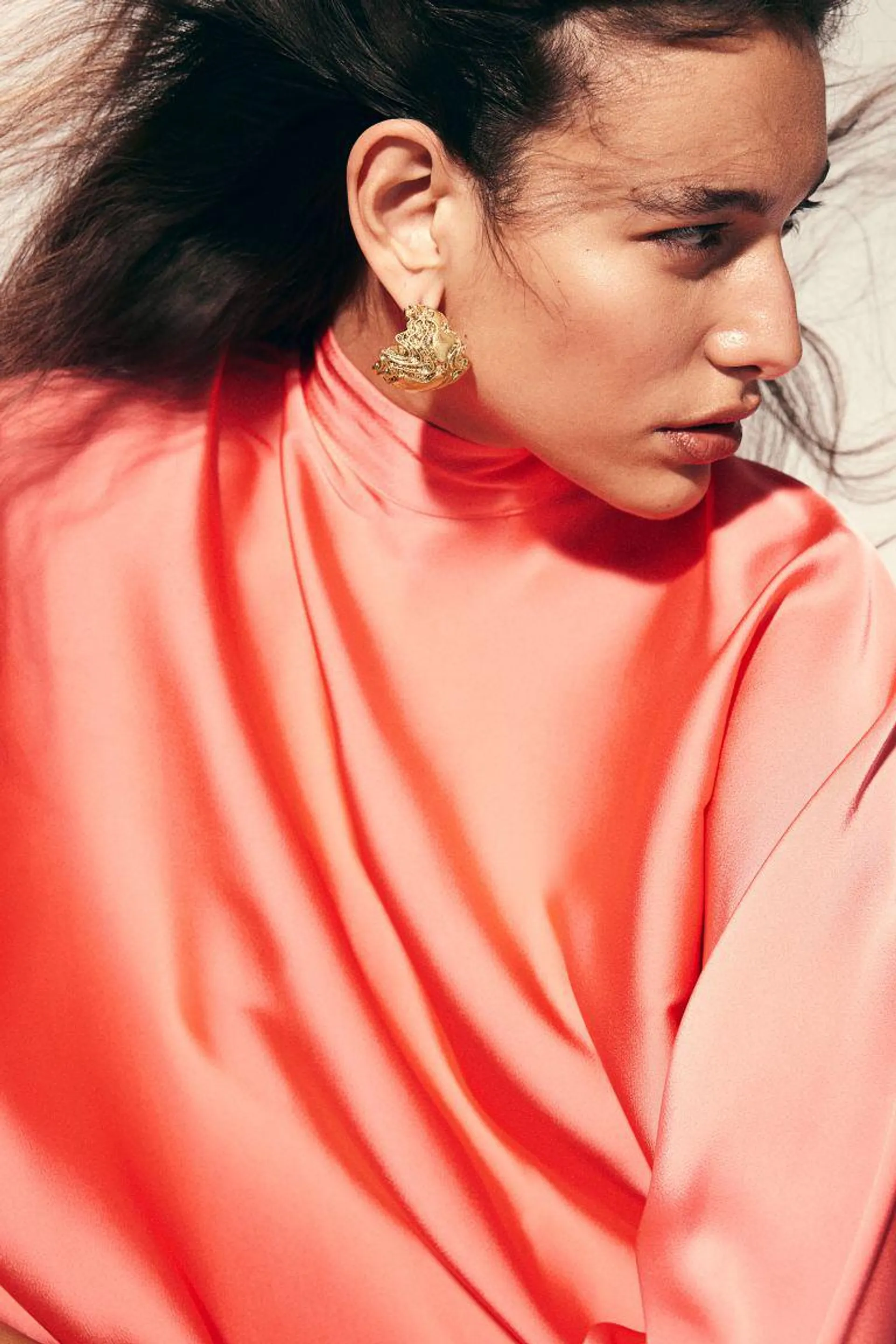 Textured hoop earrings
