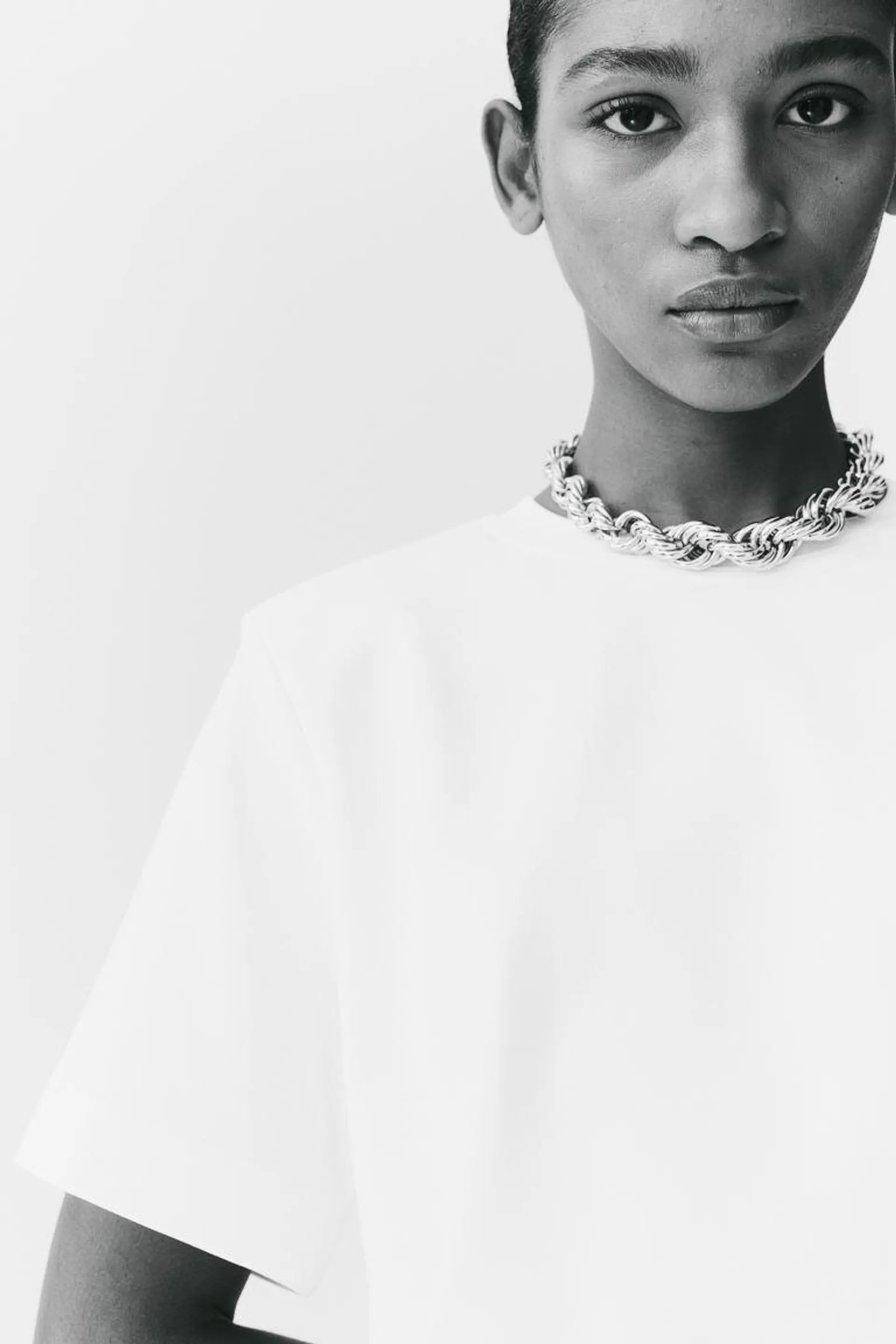 Shoulder-pad T-shirt