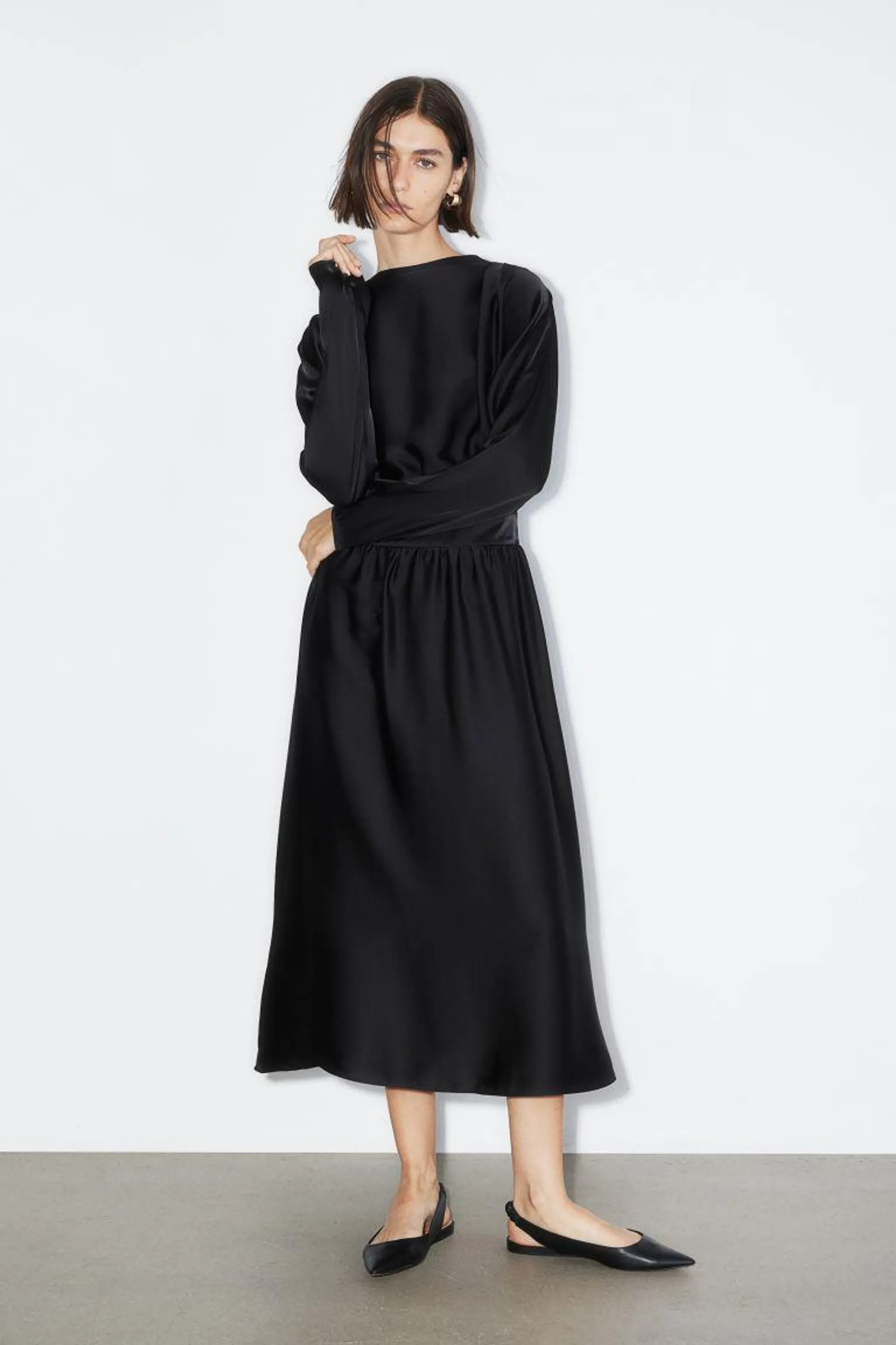 Fitted satin dress