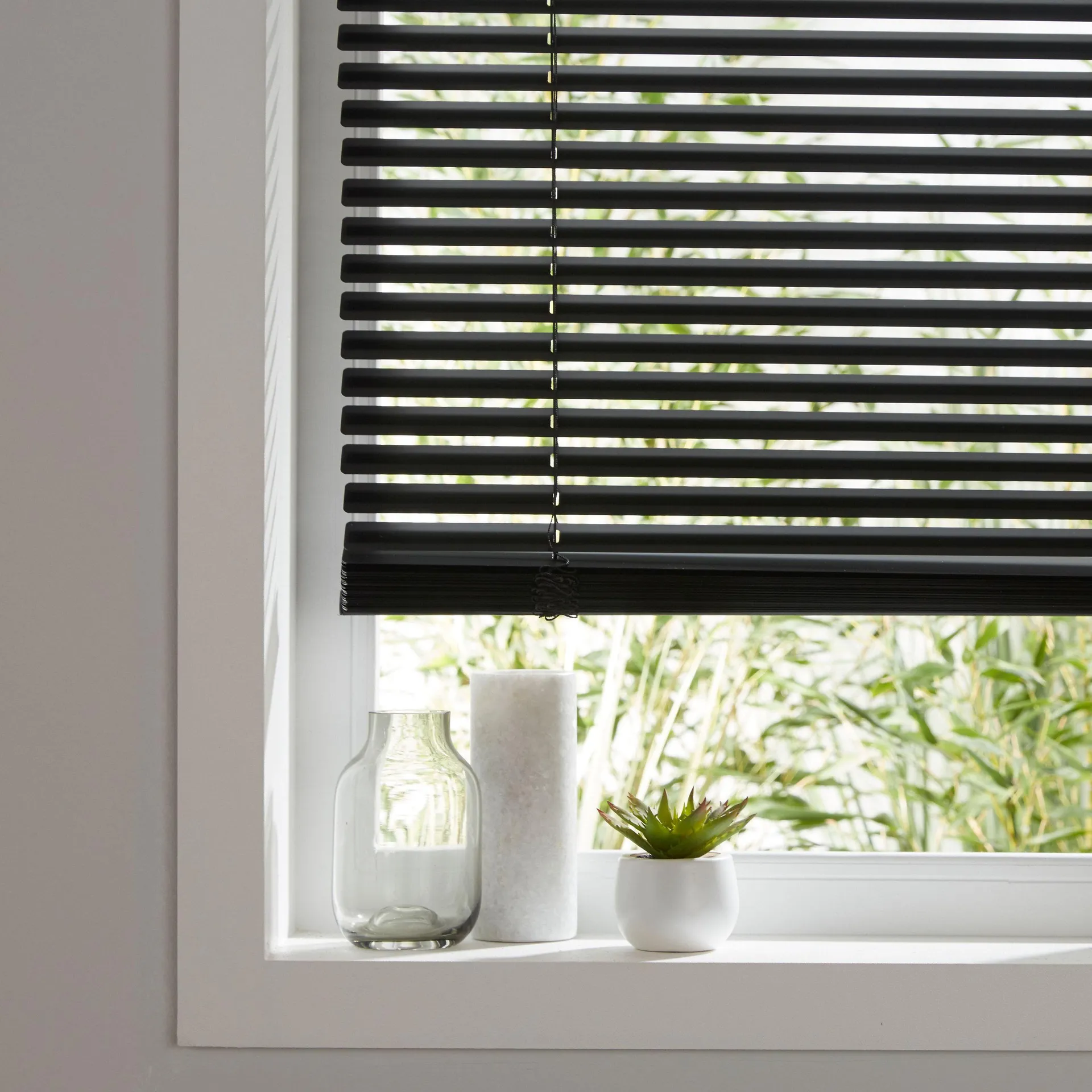 Studio Black Aluminium Venetian Blind (W)90cm (L)180cm