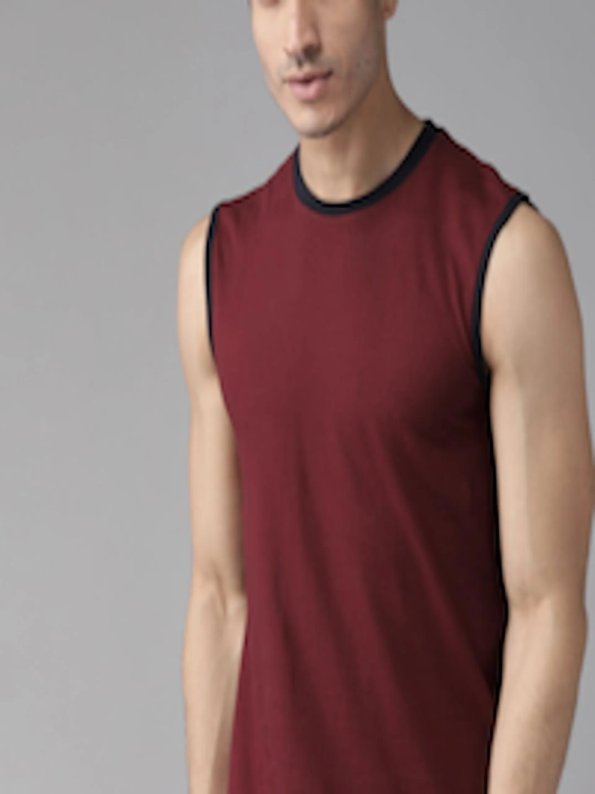Men Maroon Solid Round Neck T-shirt