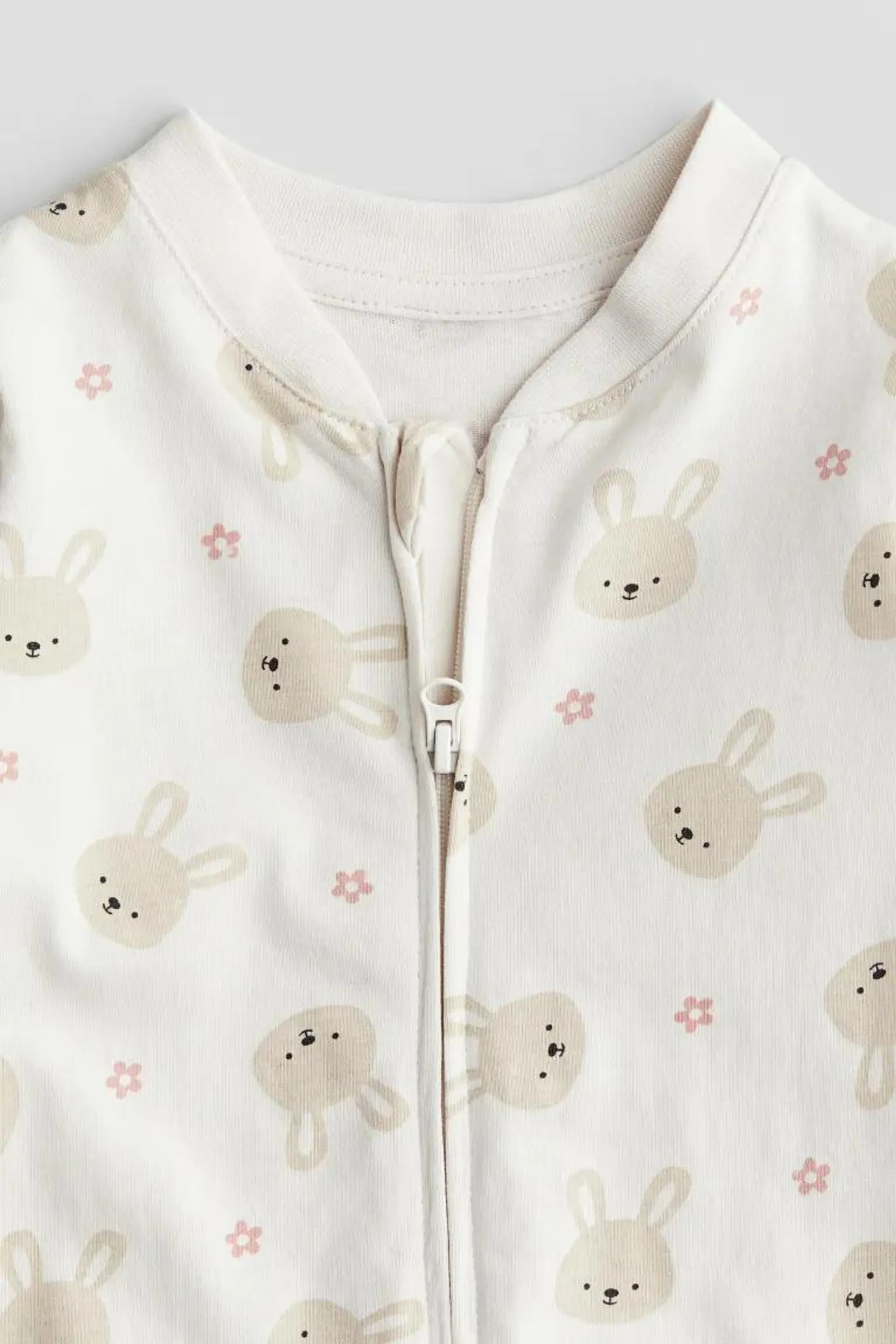 Patterned sleepsuit