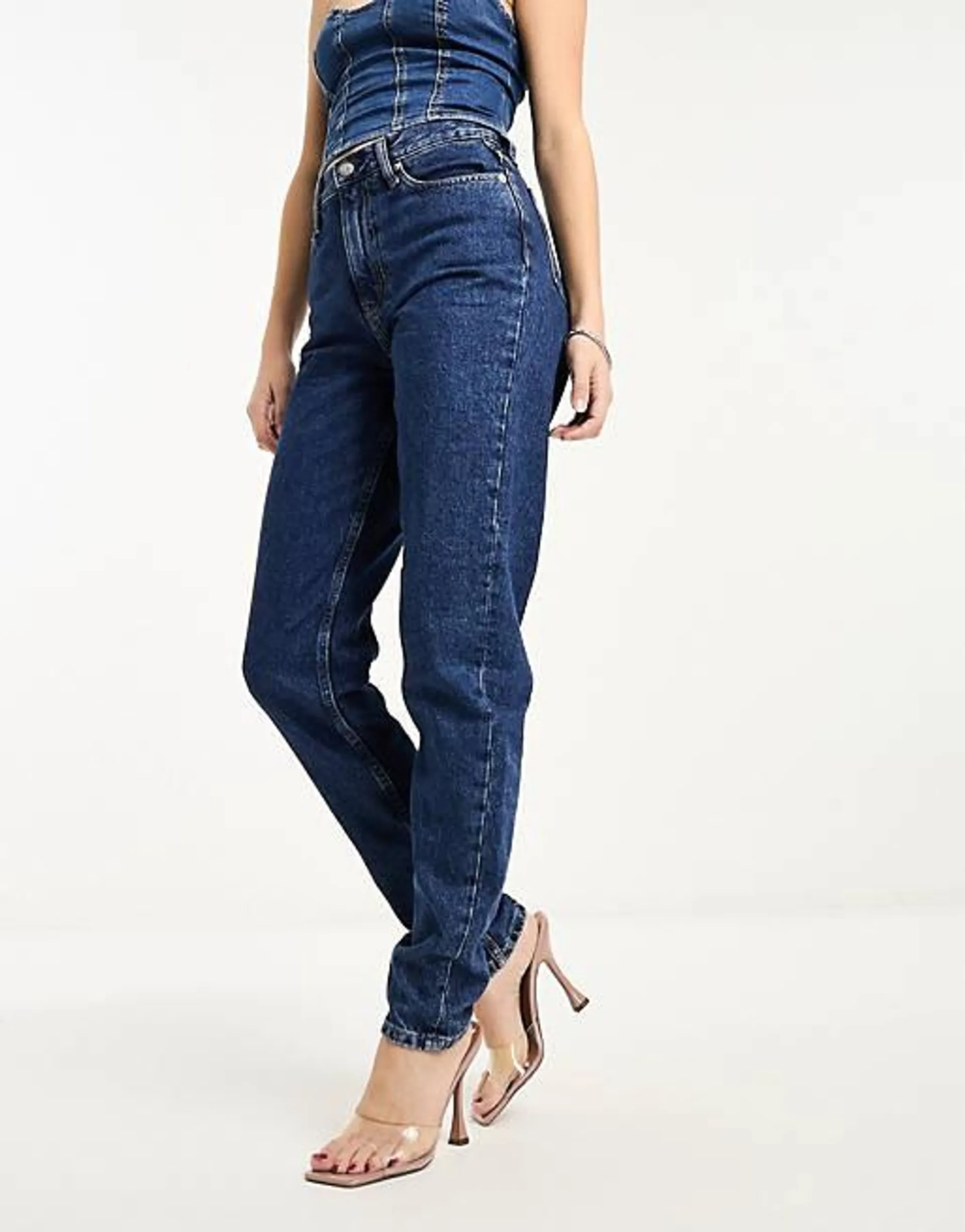 Calvin Klein Jeans - Mom jeans lavaggio medio