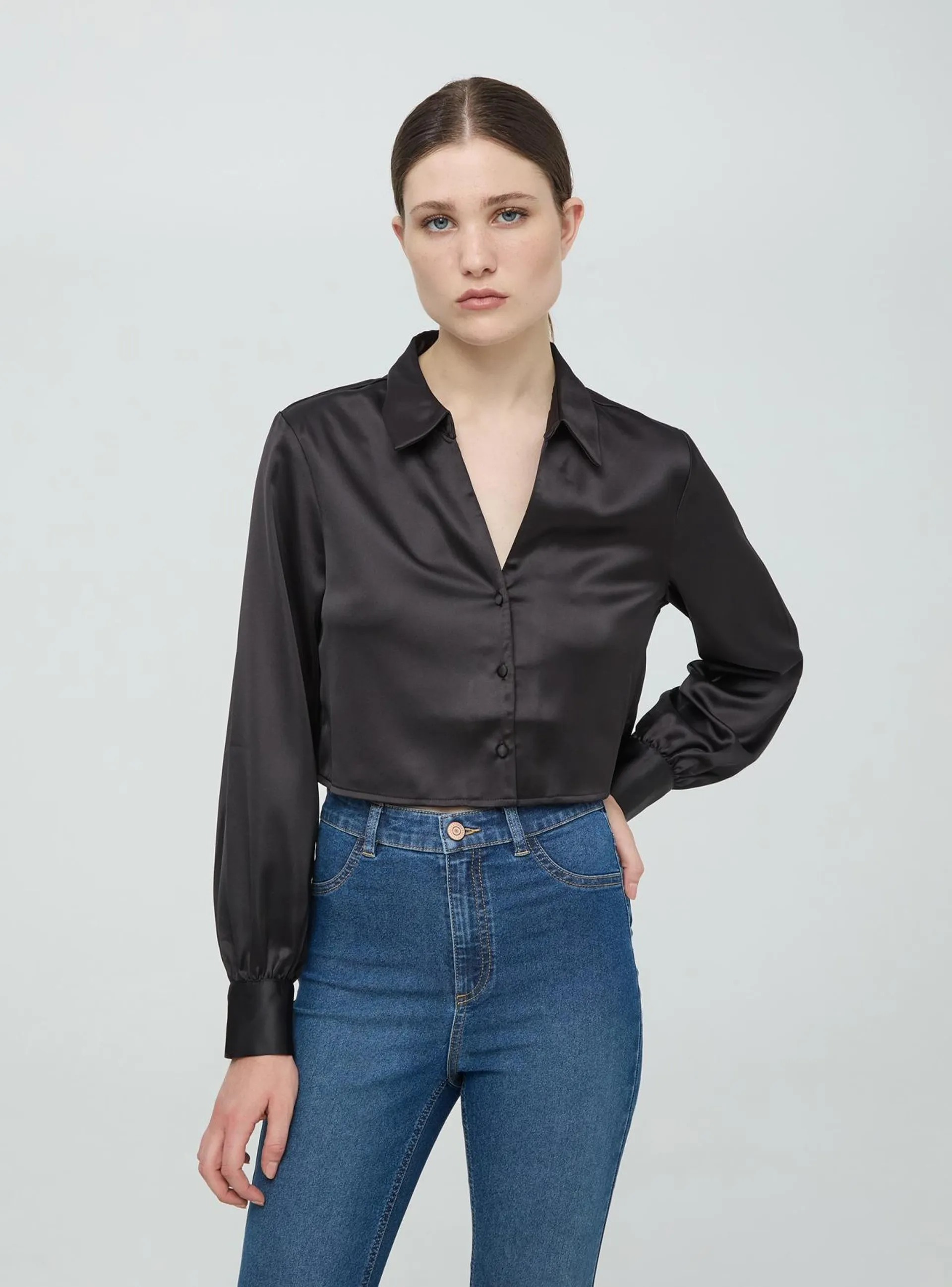 Camicia crop in raso lucido Nero