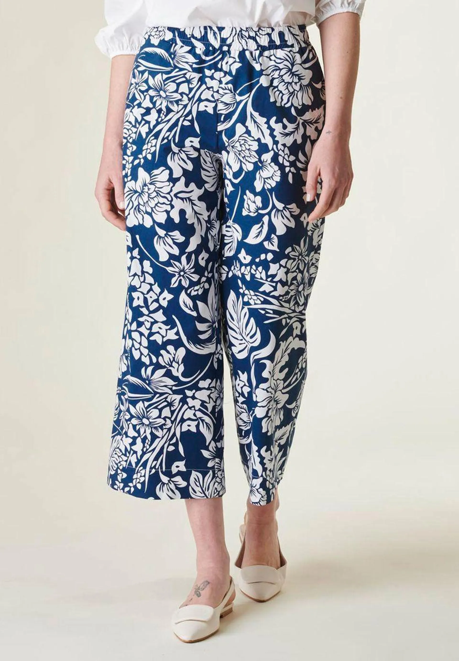 Pantalone blu fiori bianchi cropped