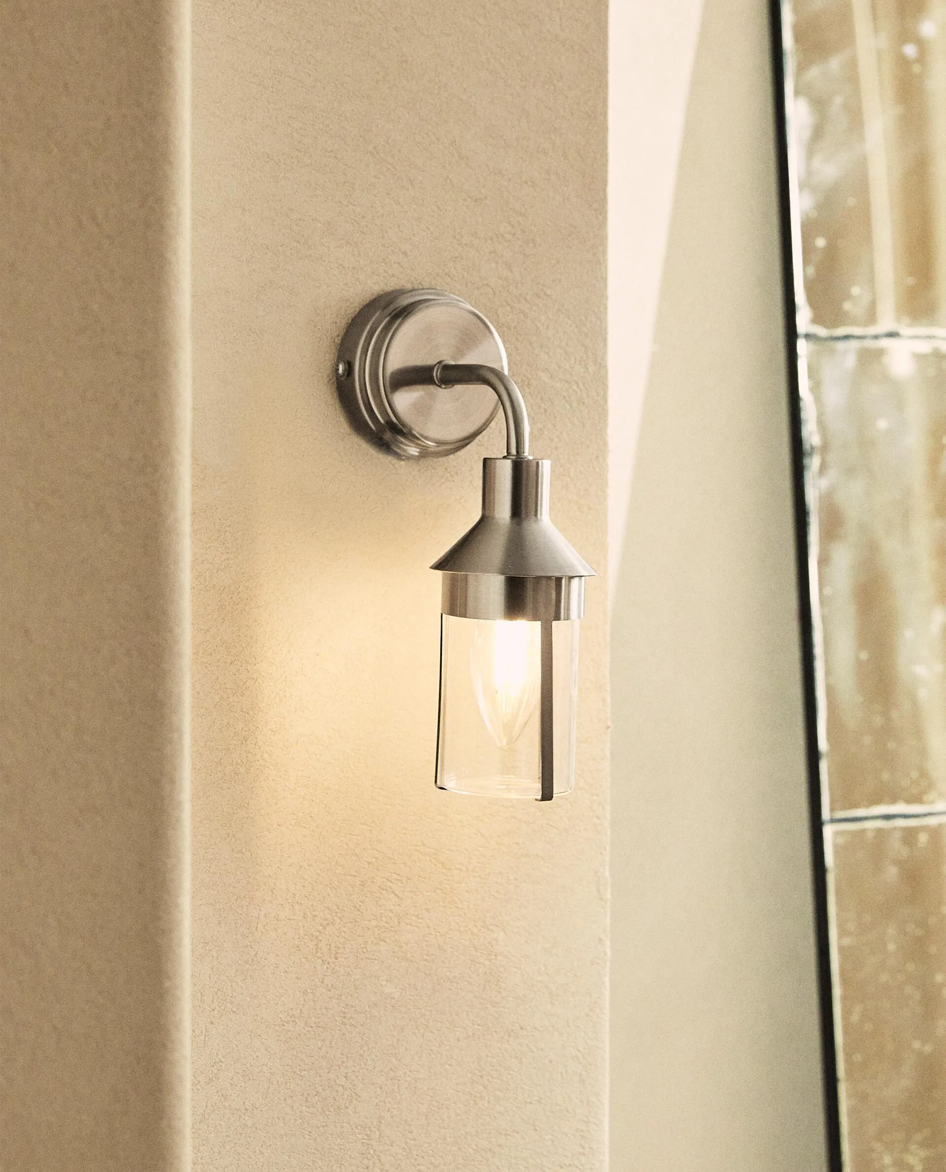 LAMP | SMALL OUTDOOR WALL LAMP