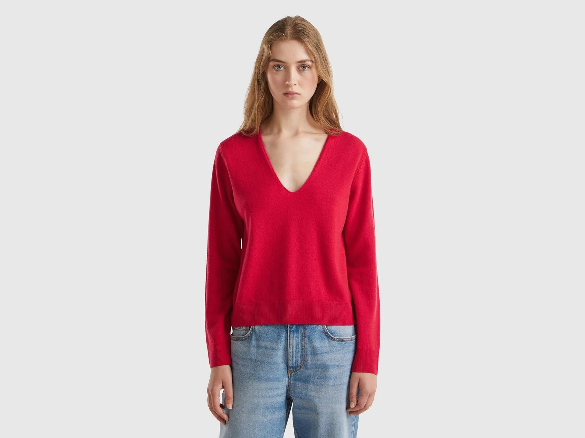 Maglione rosso prugna con scollo a V in pura lana Merino