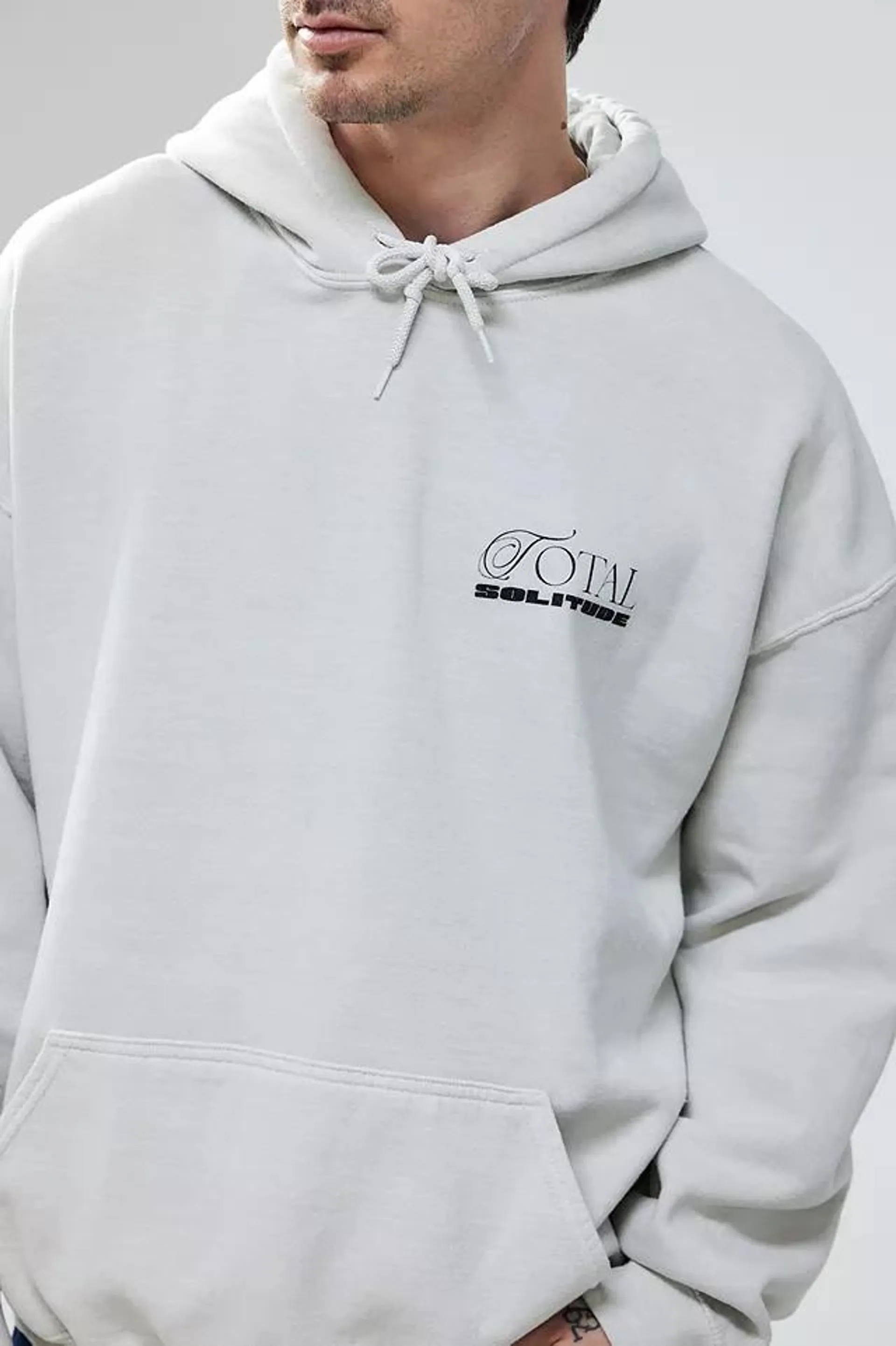 UO - Sweat à capuche Total Solitude blanc