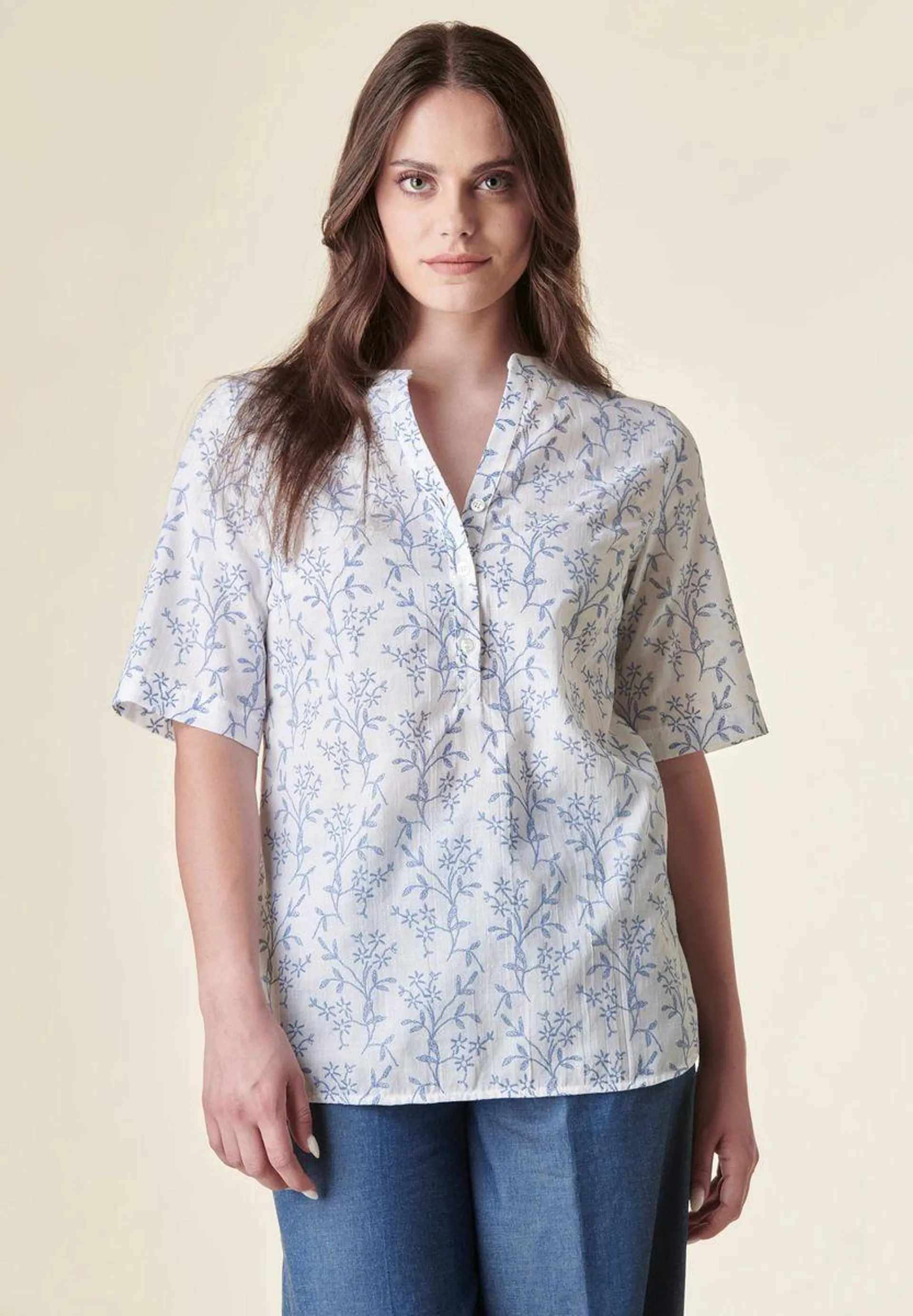 Camicia bianca coreana lunga fiori blu