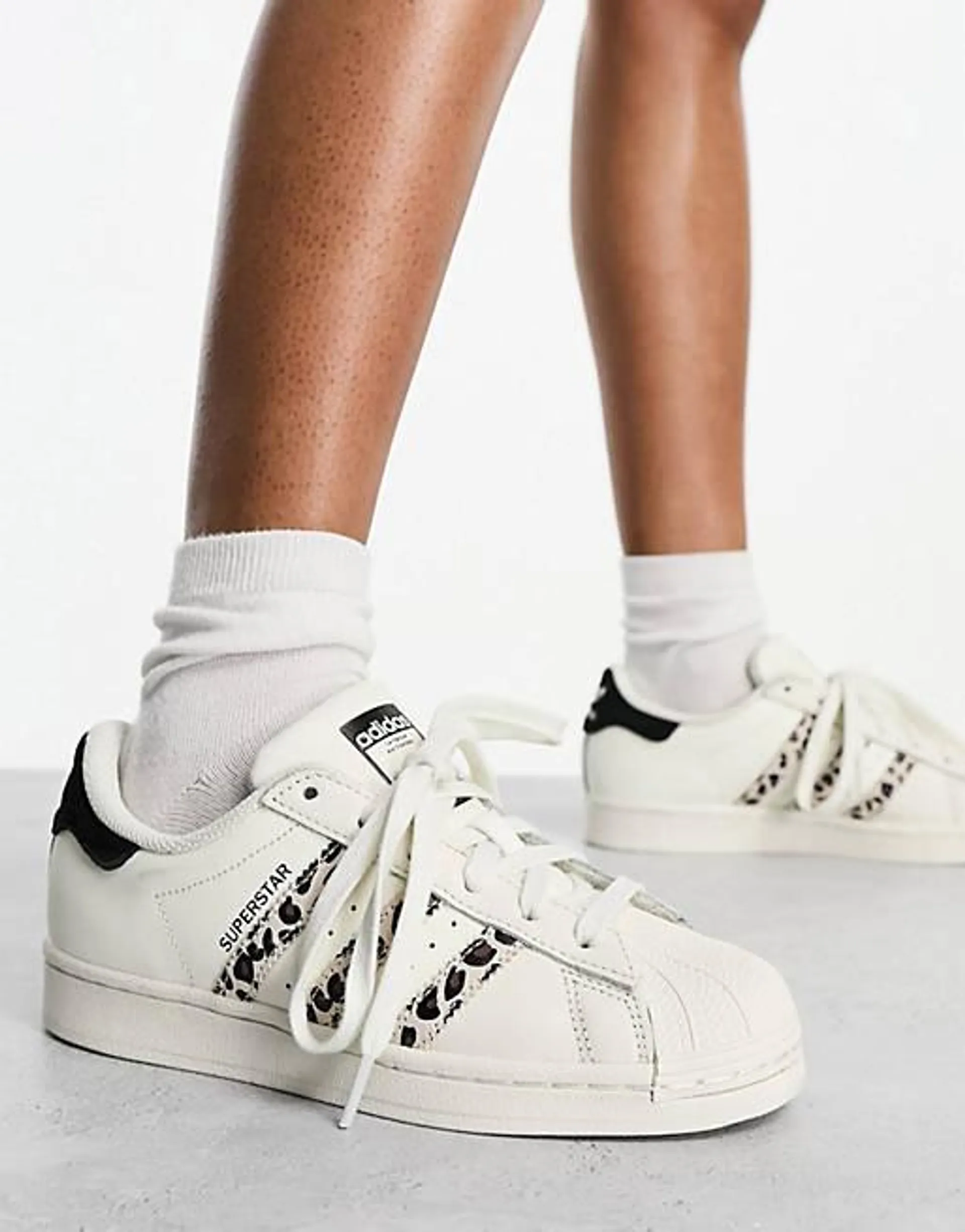 adidas Originals - Superstar - Sneakers bianco sporco leopardato