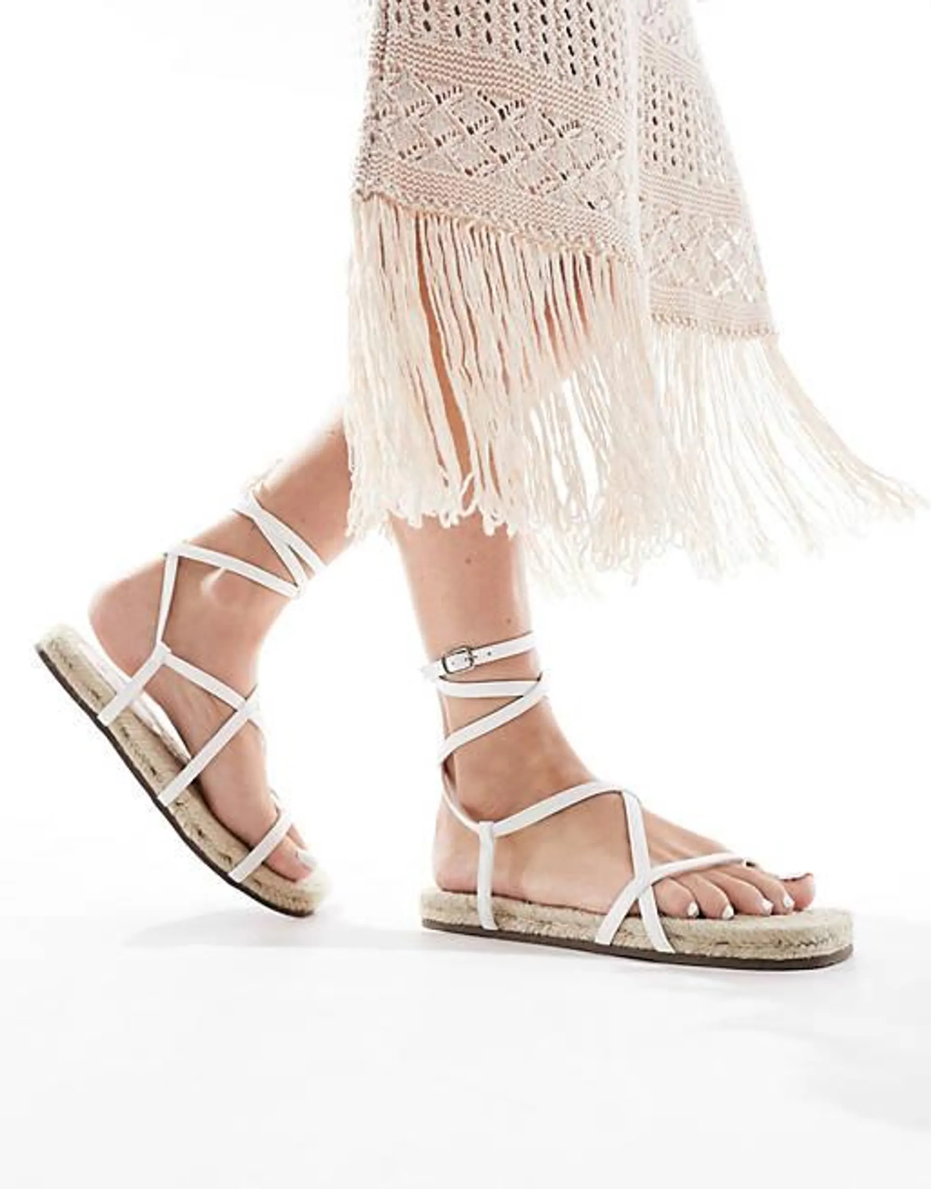 ASOS DESIGN - Jadine - Sandali stile espadrilles bianchi con cinturini