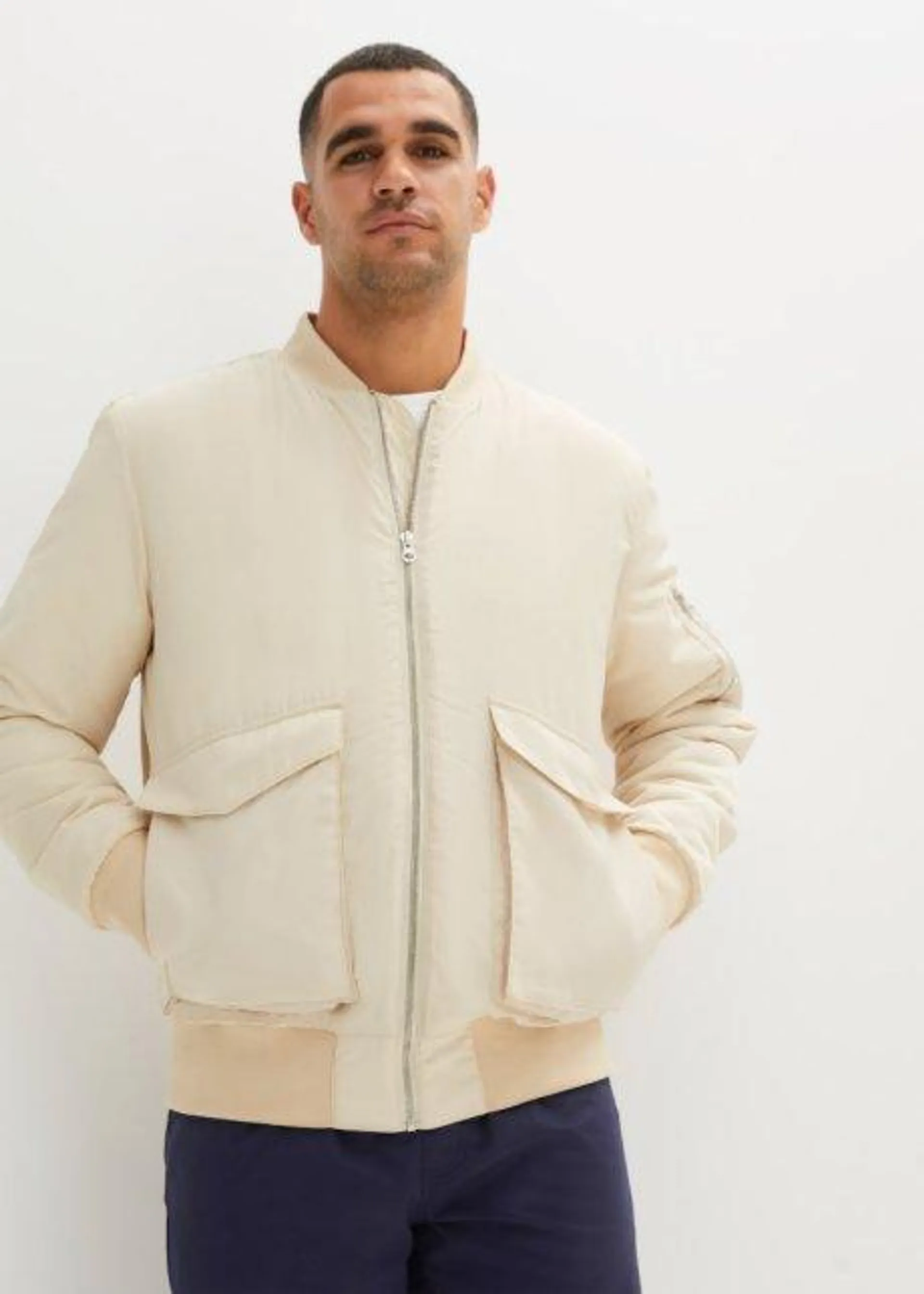 Giacca stile bomber con poliestere riciclato