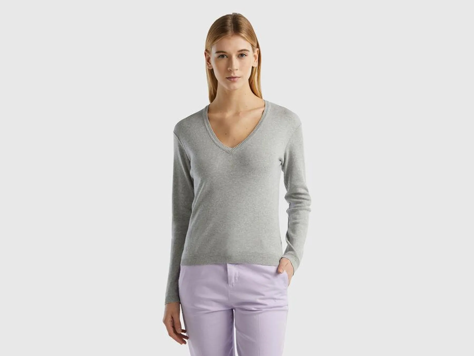 Maglia in puro cotone con scollo a V