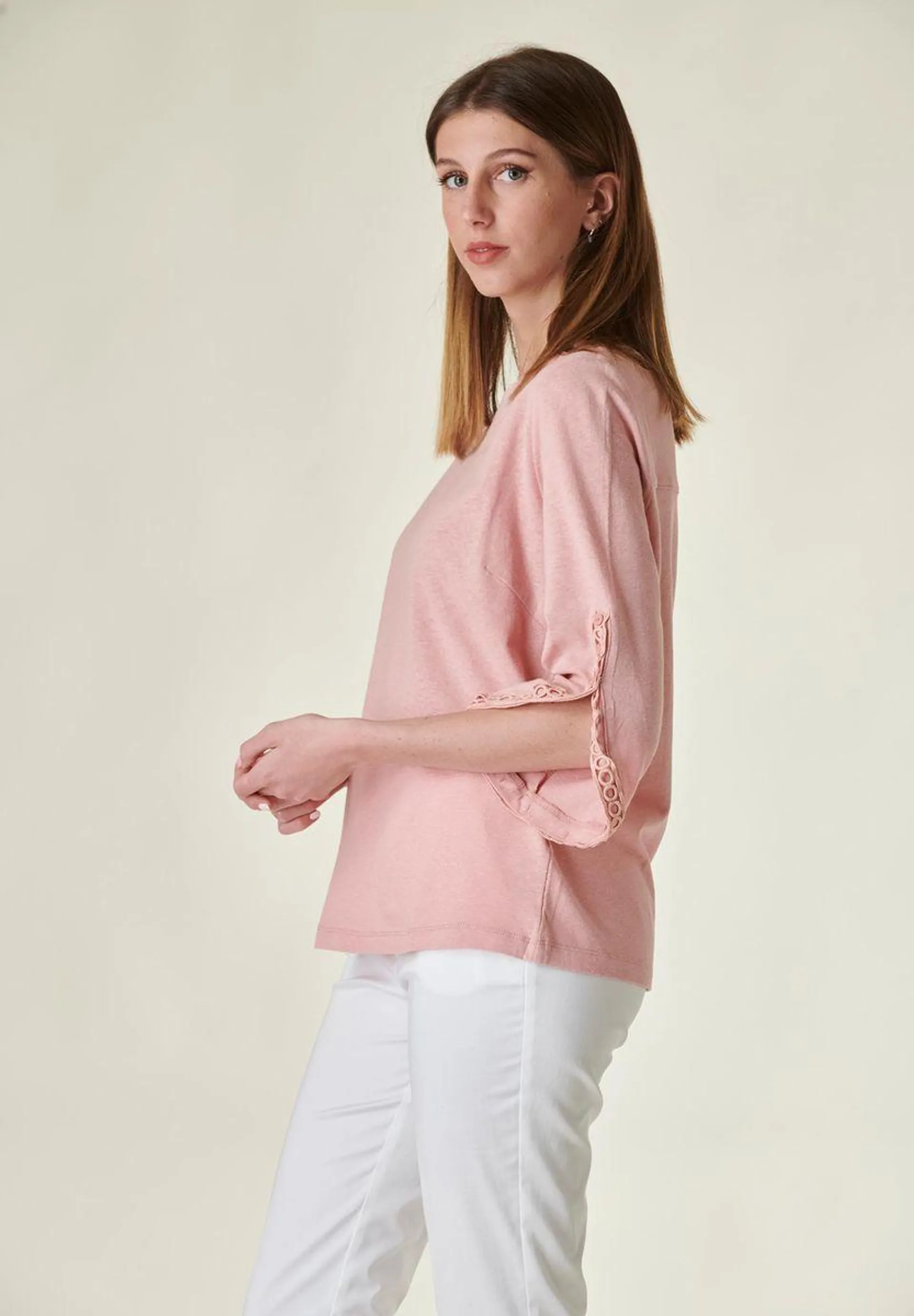 T-shirt rosa pizzo su maniche stondate