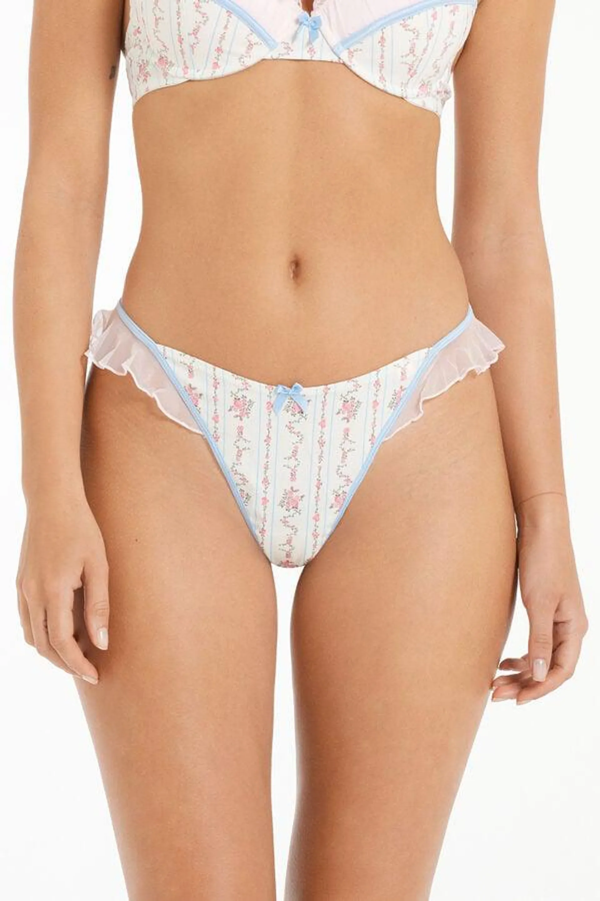 Tanga de Tiro Alto y Tira Lateral Fina Dreaming Flowers