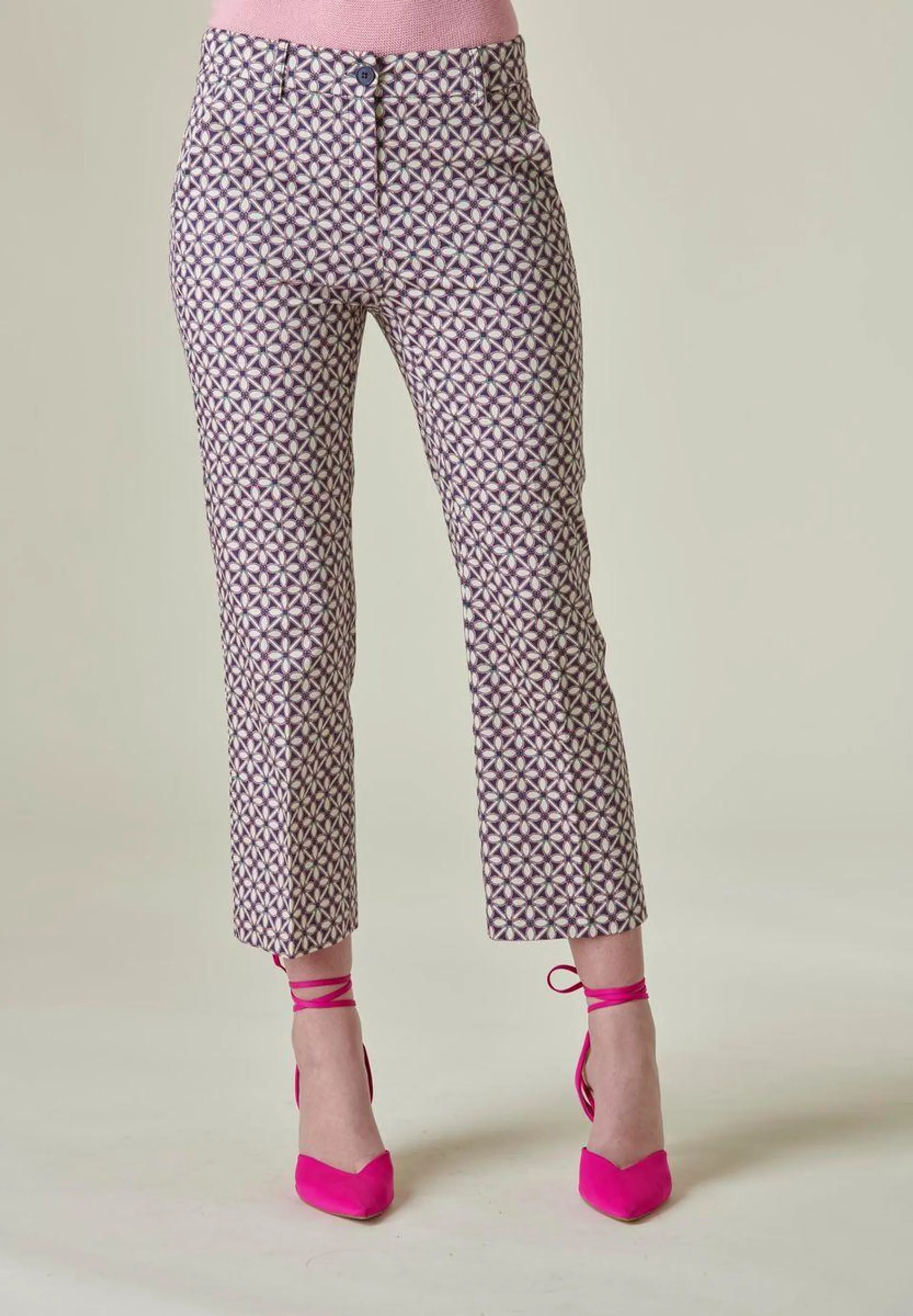 Pantalone blu-bianco-rosa fiorato trombetta