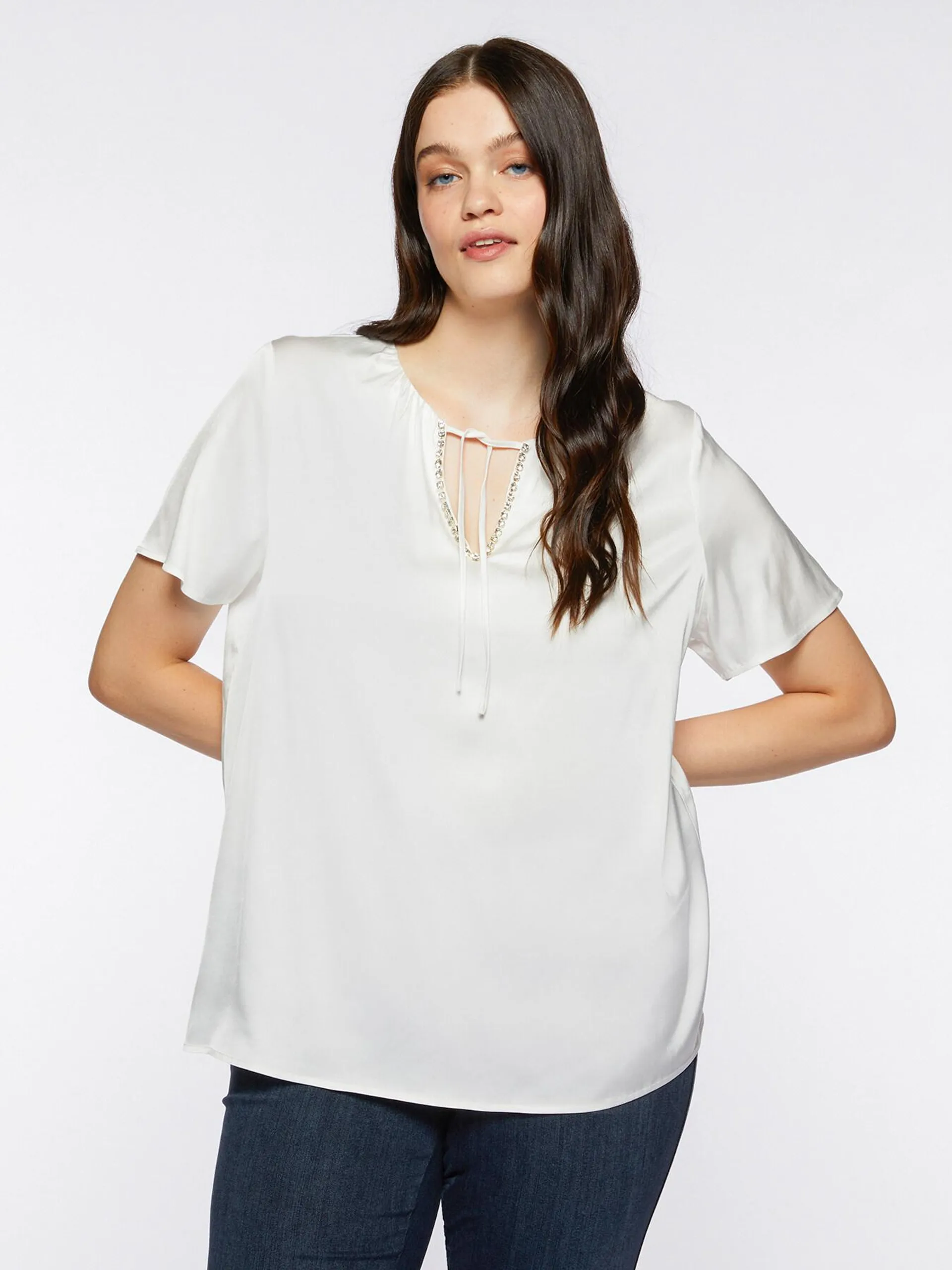 Blusa in raso con ricamo