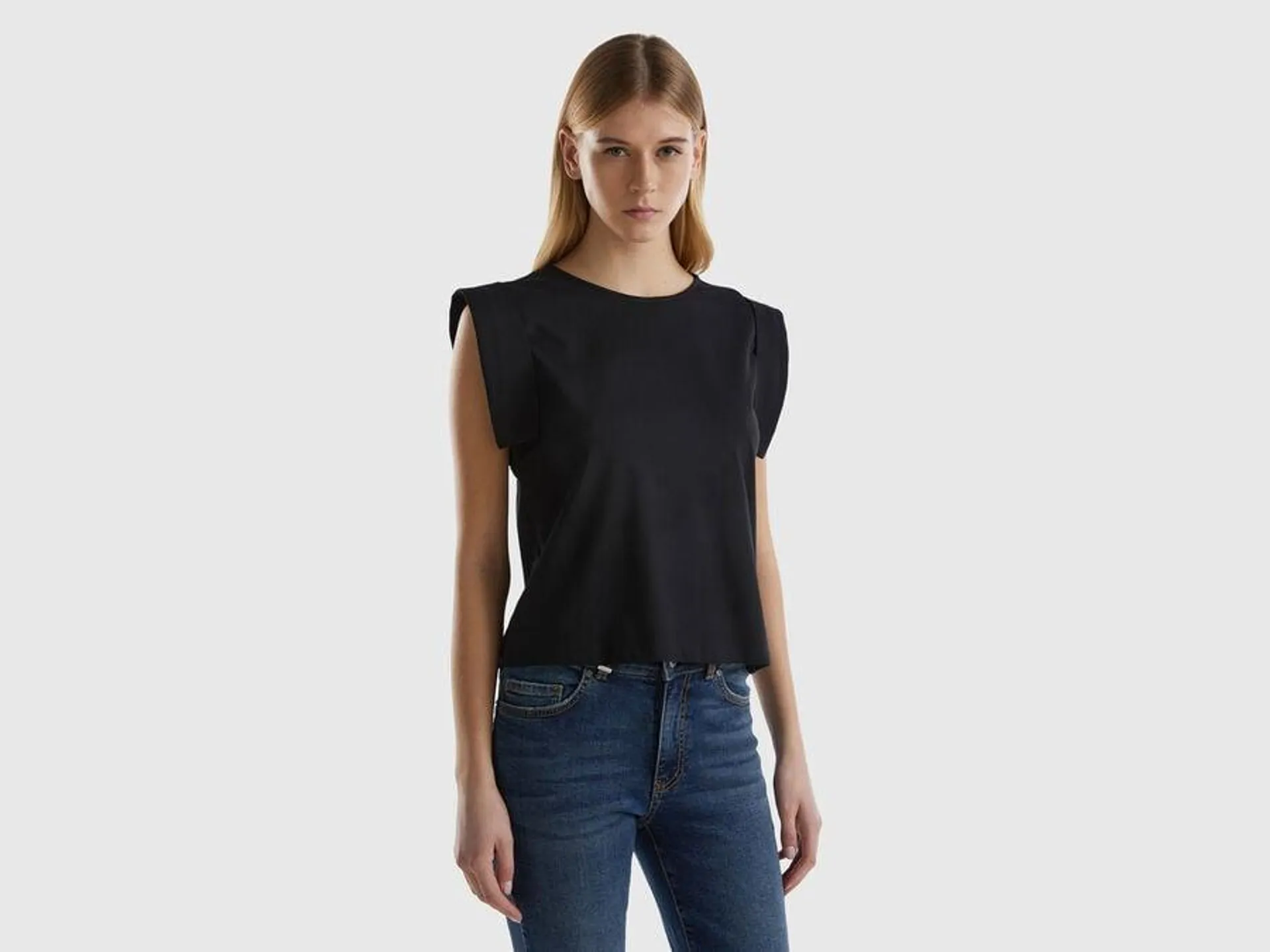 T-shirt with angel sleeves