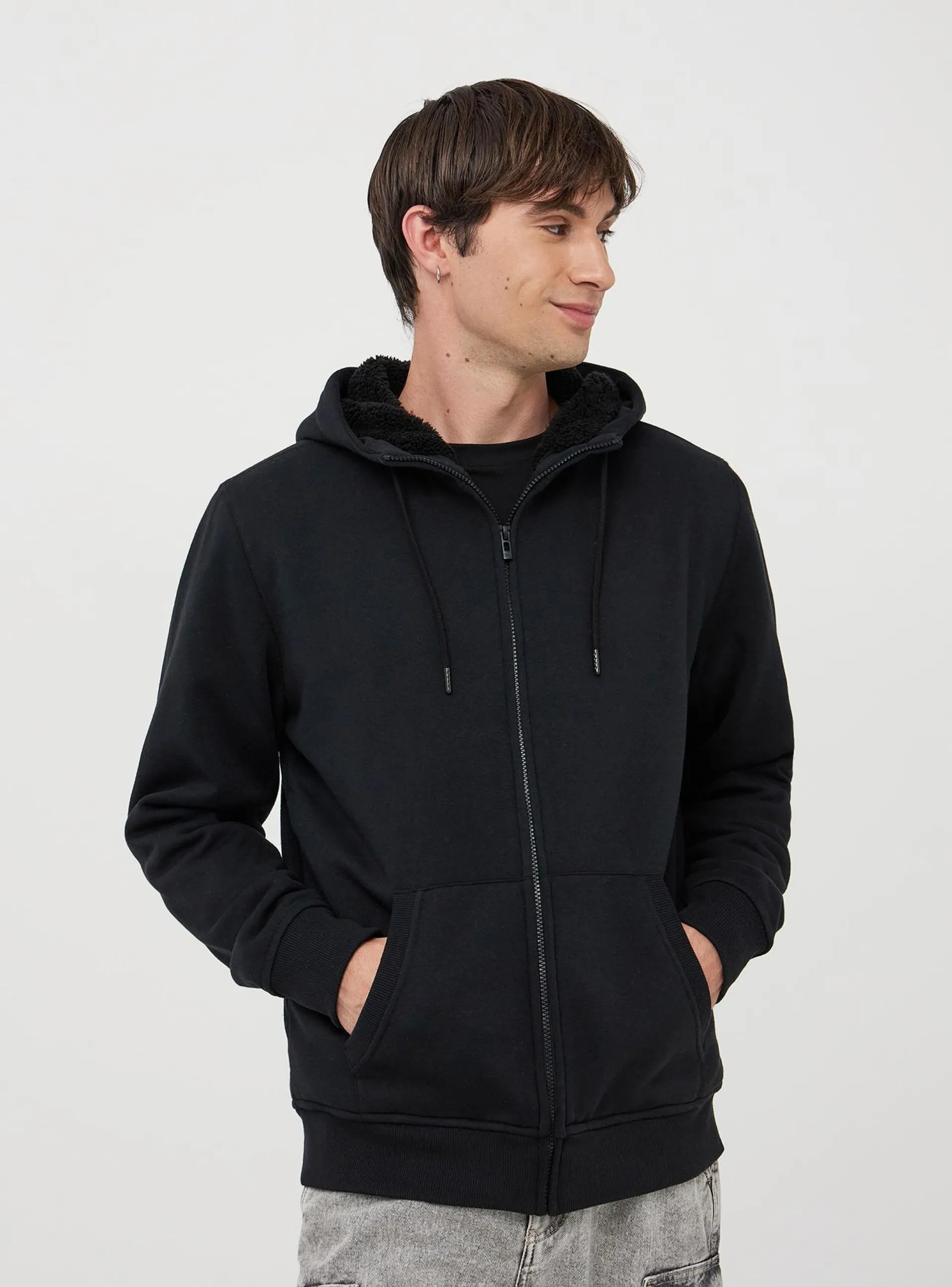 Felpa con zip e cappuccio imbottita in sherpa Nero