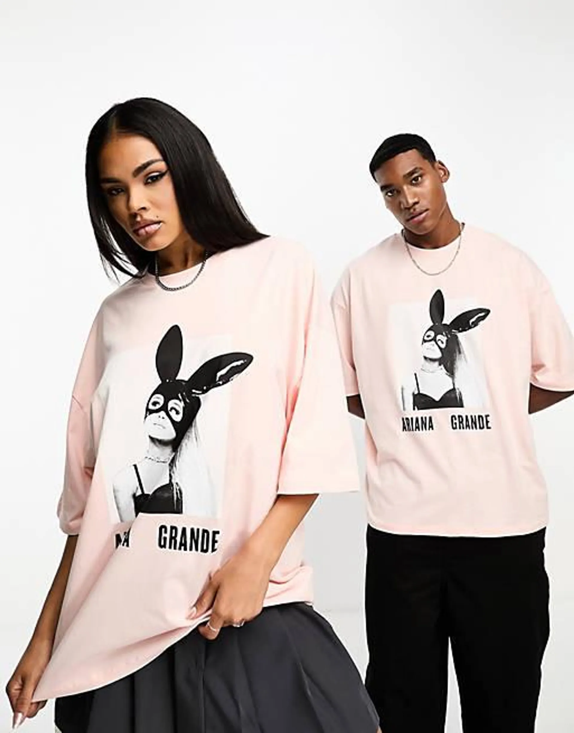 ASOS DESIGN - T-shirt unisex oversize con grafica stampata di "Ariana Grande"