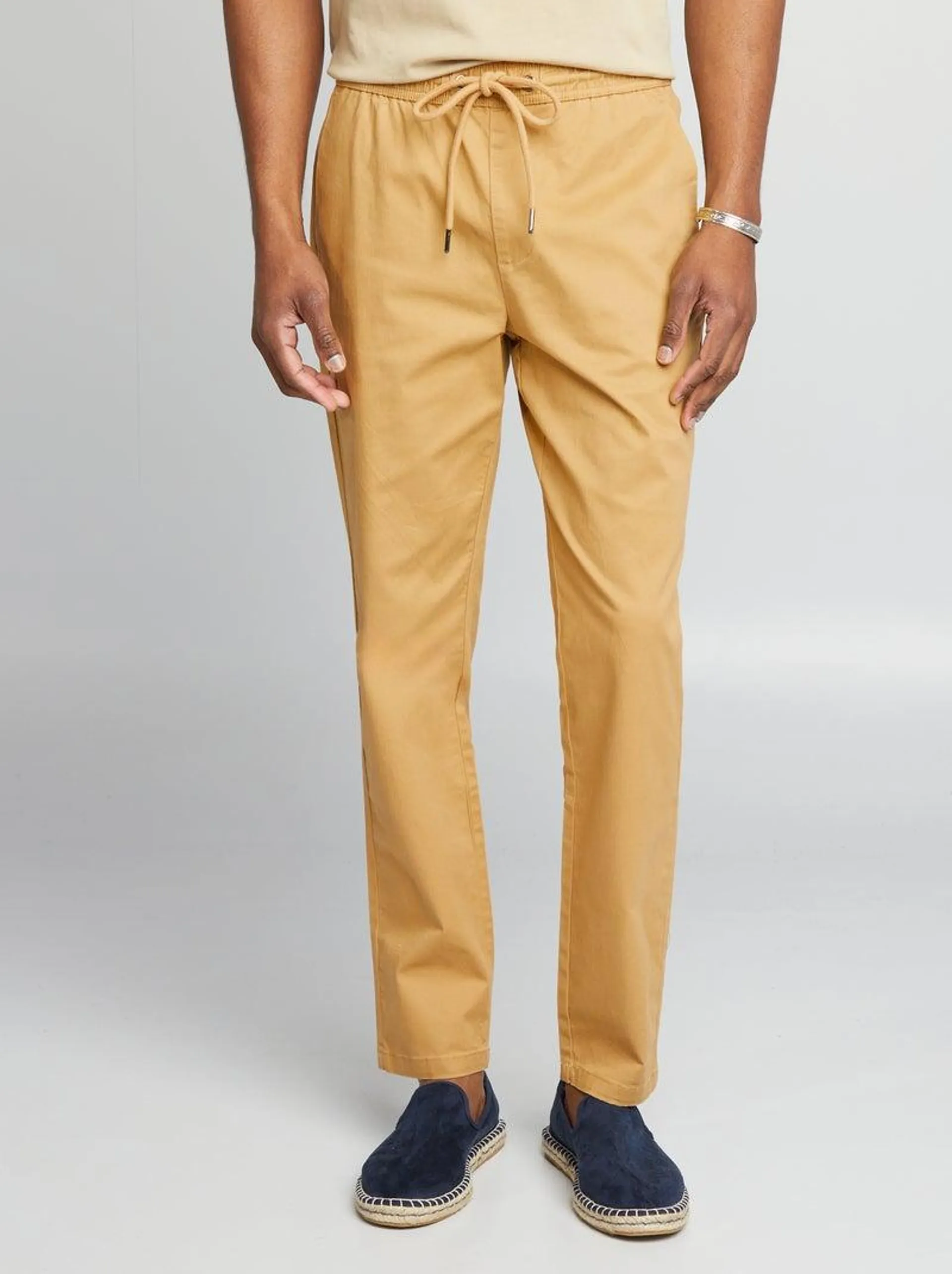 Pantaloni chino con vita elasticizzata - GIALLO